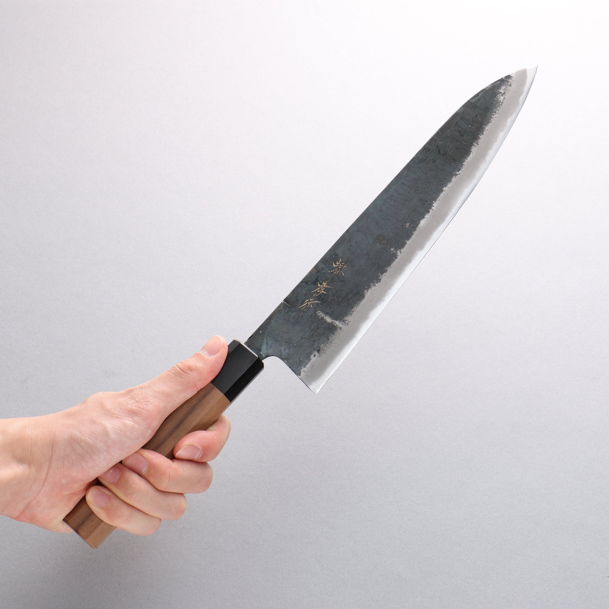堺 孝行 青ニ鋼 黒打 牛刀包丁 240mm ウォルナット柄 - 清助刃物