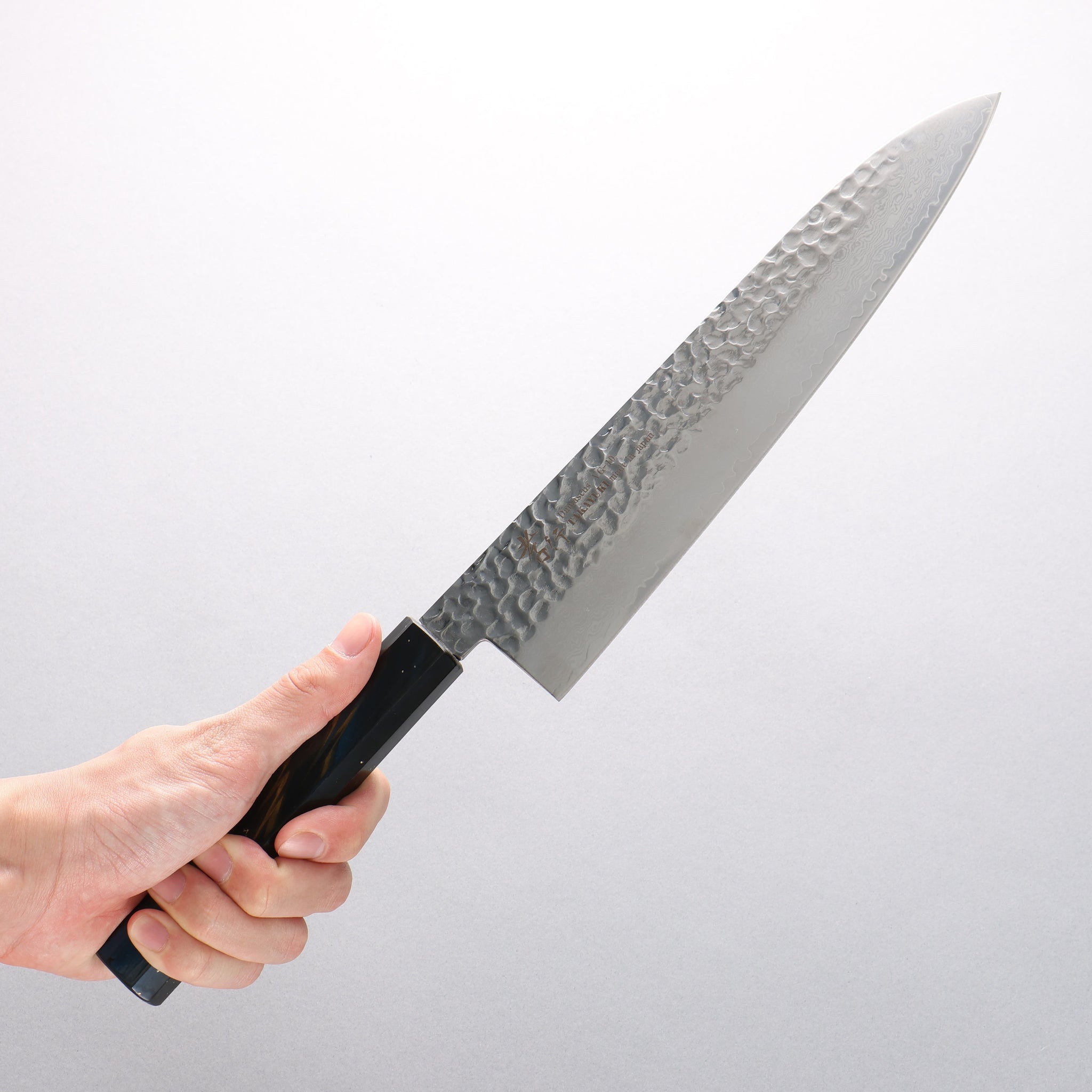 堺 孝行 V金10号 33層ダマスカス 牛刀包丁 240mm 樫の木漆塗り(彩宇)柄 - 清助刃物