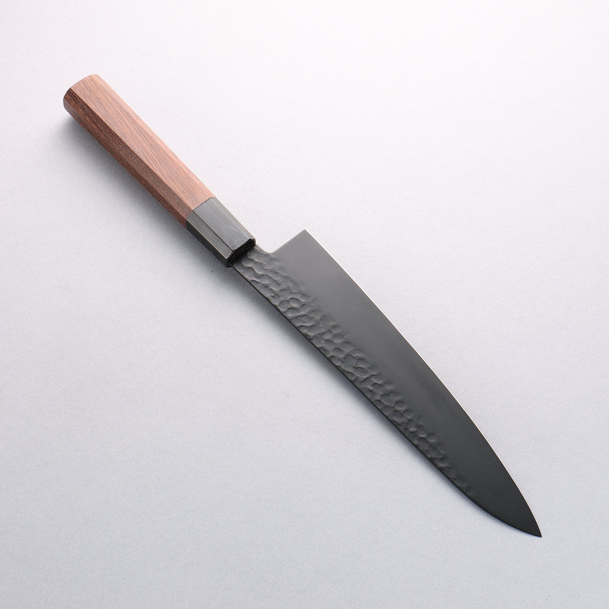 堺 孝行 黒影 V金10号 鎚目 テフロン加工 牛刀包丁 210mm ウエンジ柄 - 清助刃物