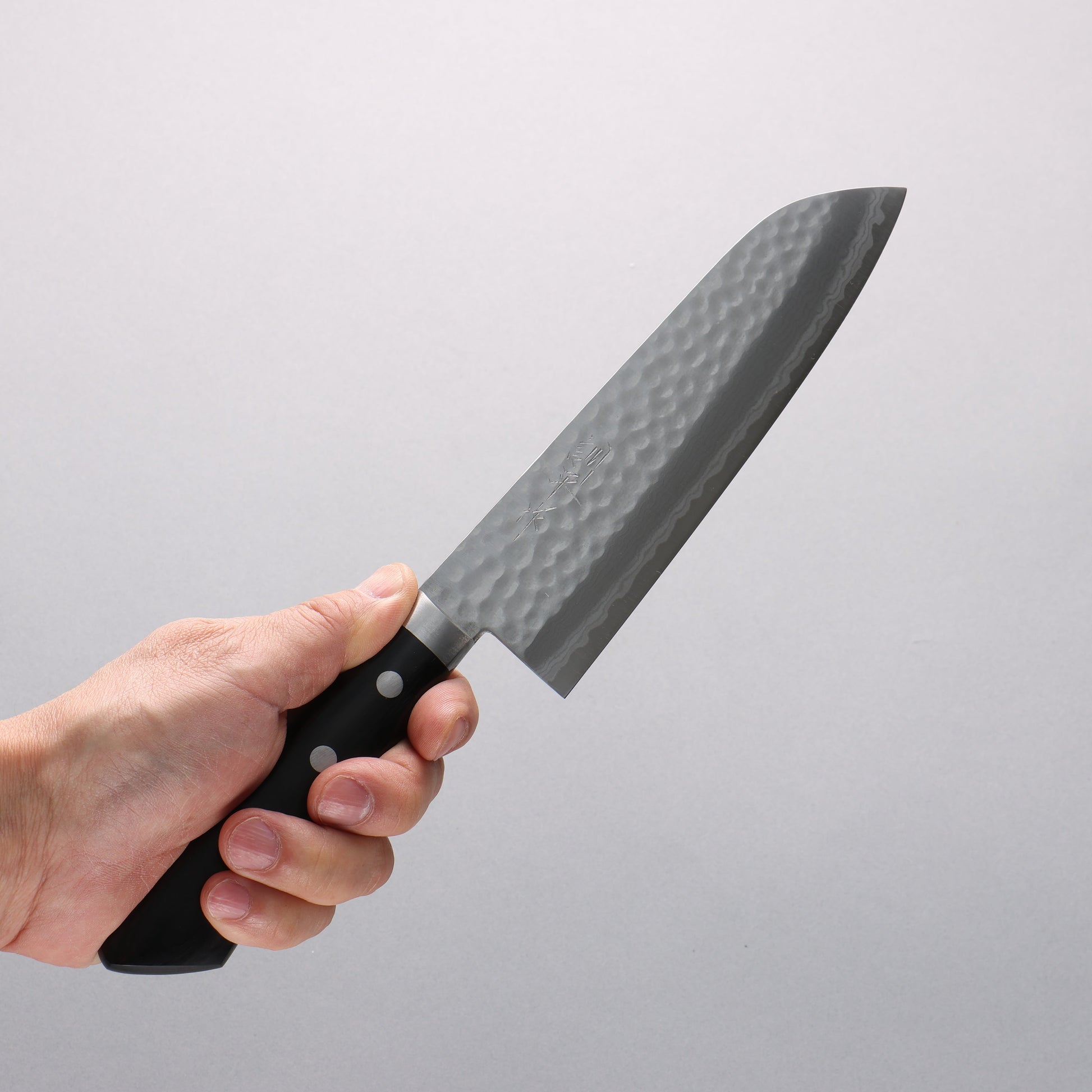 訓平 刻流（こくりゅう） V金10号 鎚目 ダマスカス 三徳包丁 170mm 黒合板柄 - 清助刃物