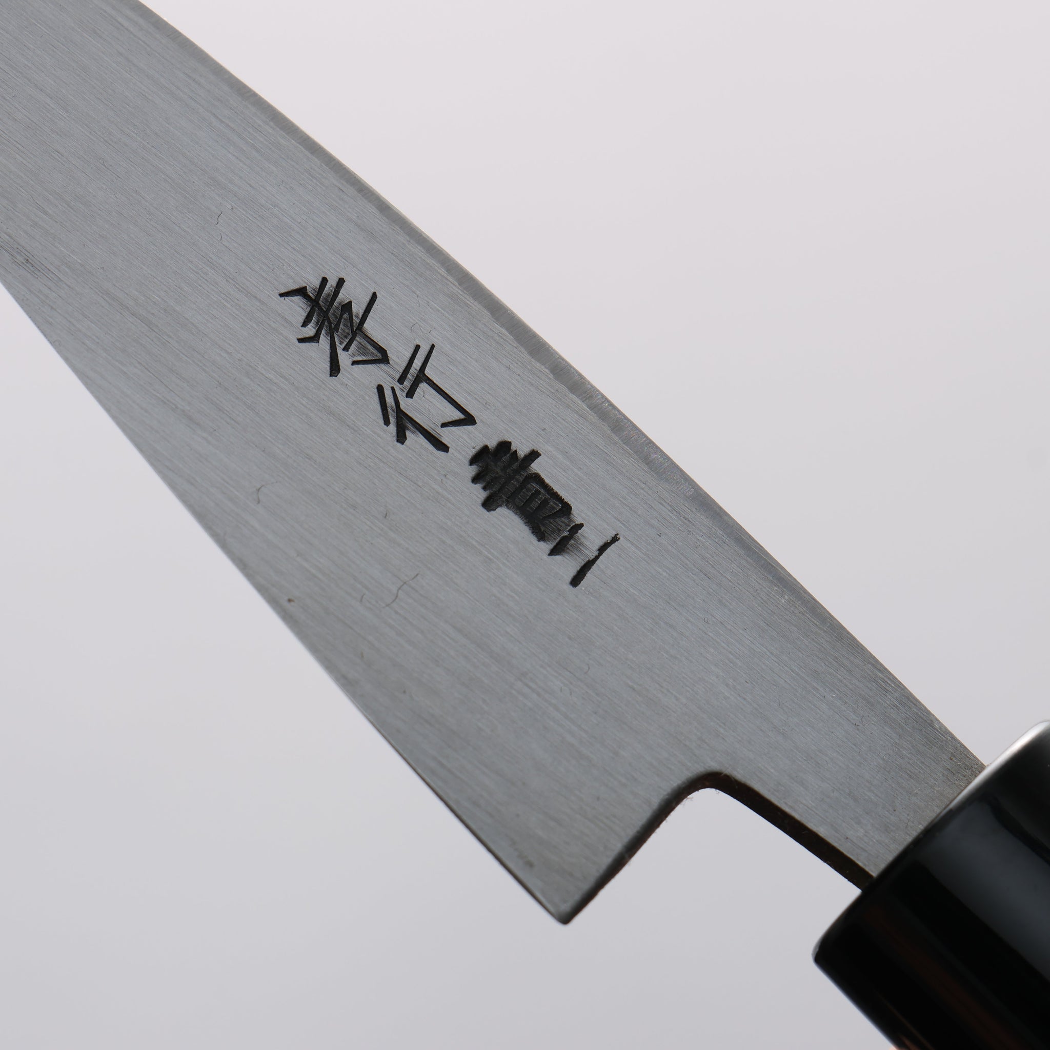 堺 孝行 青ニ鋼 黒仕上げ 縦筋 鯵切り包丁 75mm 朴 (口輪：黒プラスチック)柄 - 清助刃物