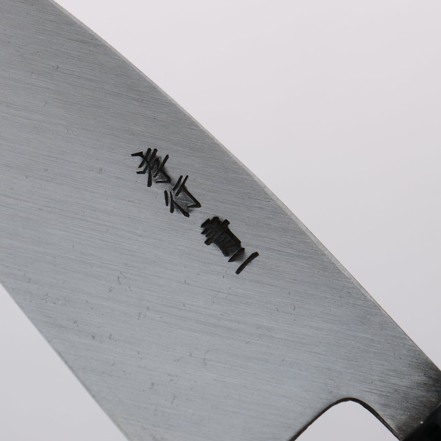 堺 孝行 青ニ鋼 黒仕上げ 縦筋 鯵切り包丁 120mm 朴 (口輪：黒プラスチック)柄 - 清助刃物