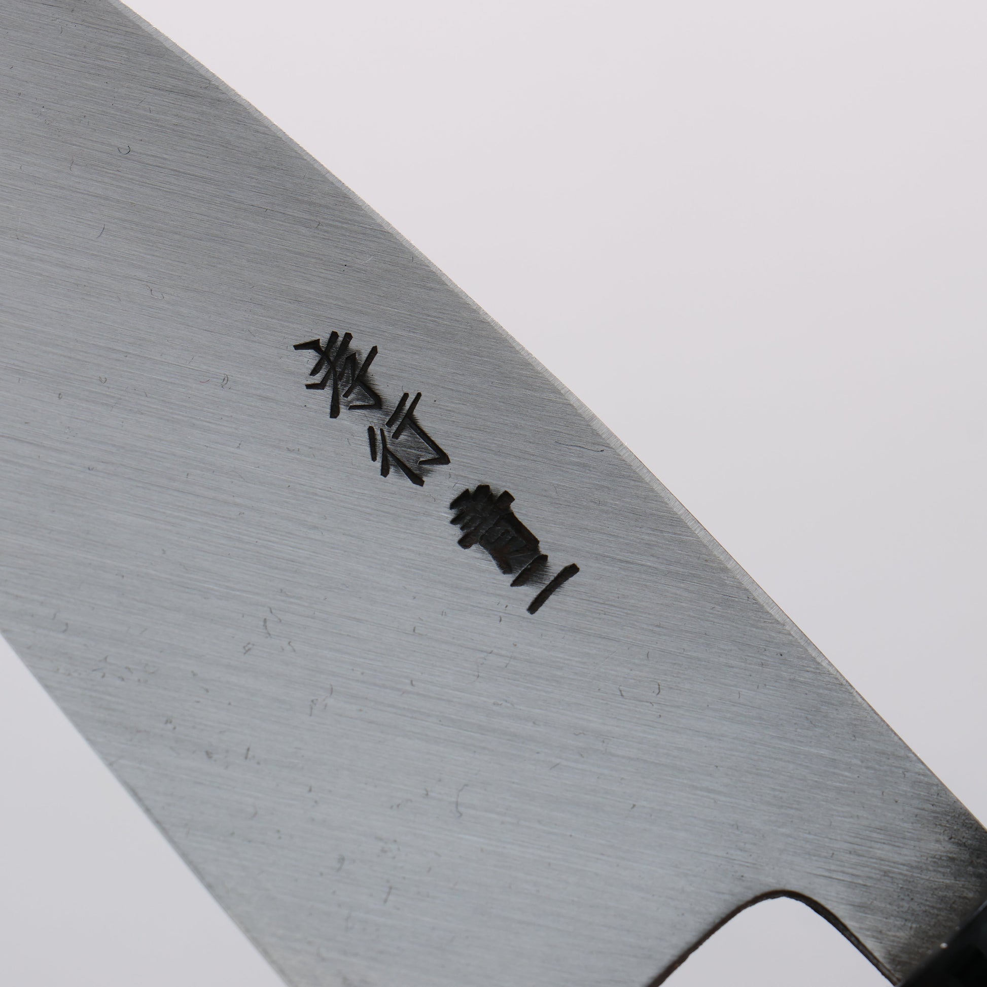 堺 孝行 青ニ鋼 黒仕上げ 縦筋 鯵切り包丁 120mm 朴 (口輪：黒プラスチック)柄 - 清助刃物