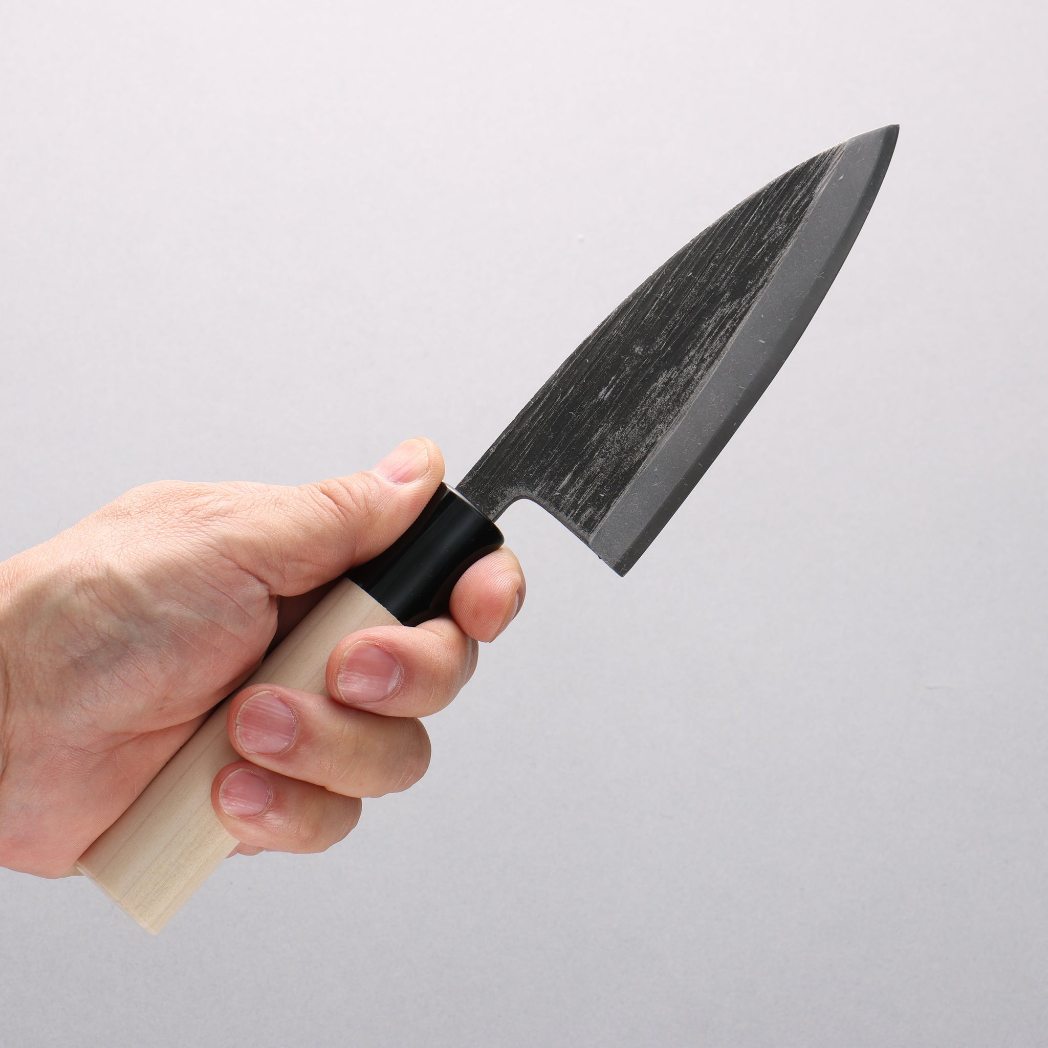 堺 孝行 青ニ鋼 黒仕上げ 縦筋 鯵切り包丁 120mm 朴 (口輪：黒プラスチック)柄 - 清助刃物