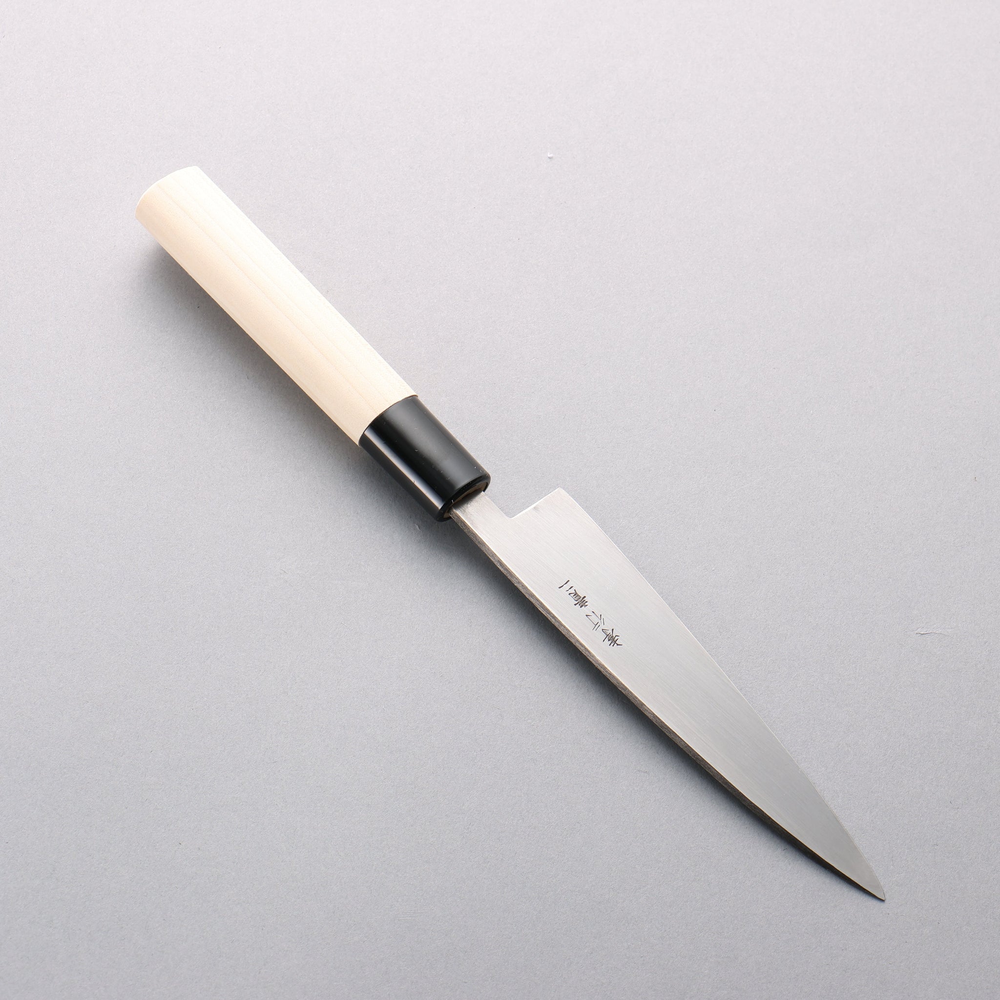 堺 孝行 青ニ鋼 黒仕上げ 縦筋 万能包丁 135mm 朴 (口輪：黒プラスチック)柄 - 清助刃物
