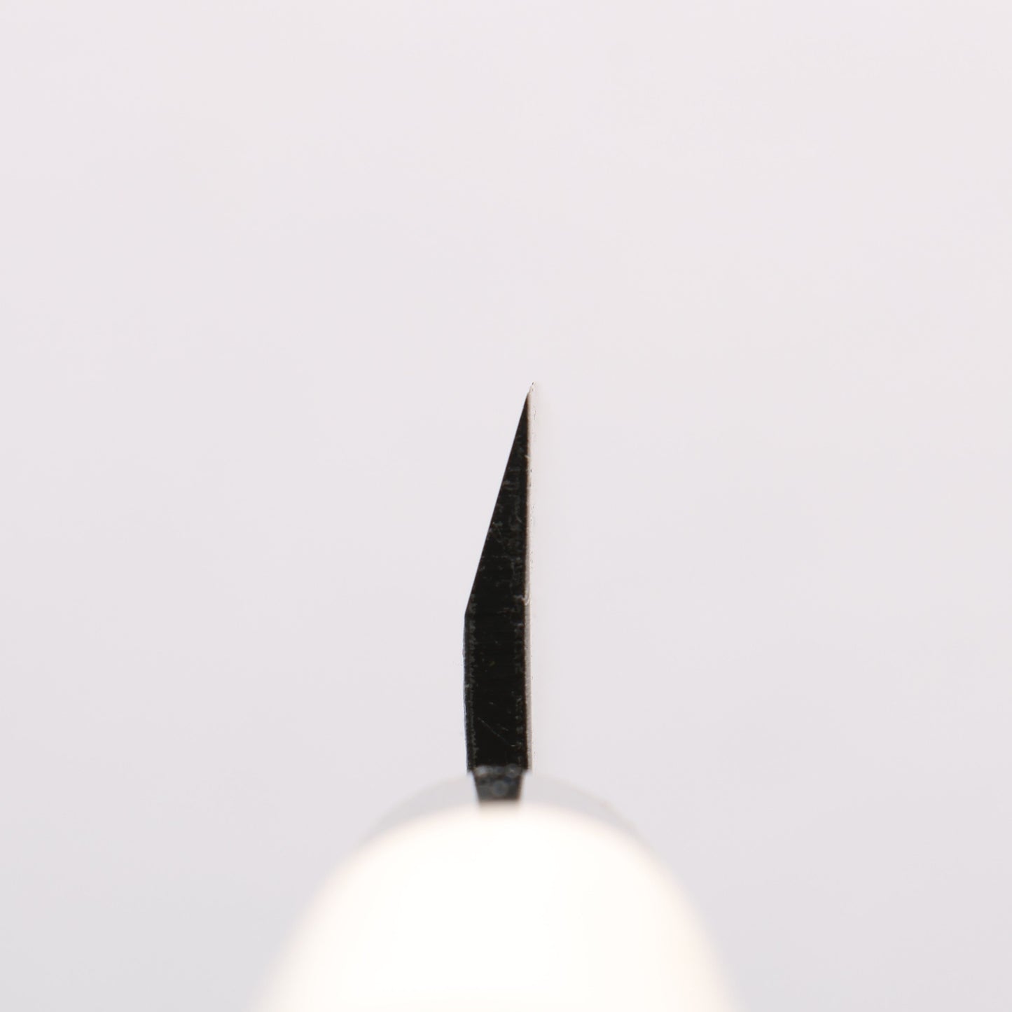 堺 孝行 青ニ鋼 黒仕上げ 縦筋 万能包丁 135mm 朴 (口輪：黒プラスチック)柄 - 清助刃物