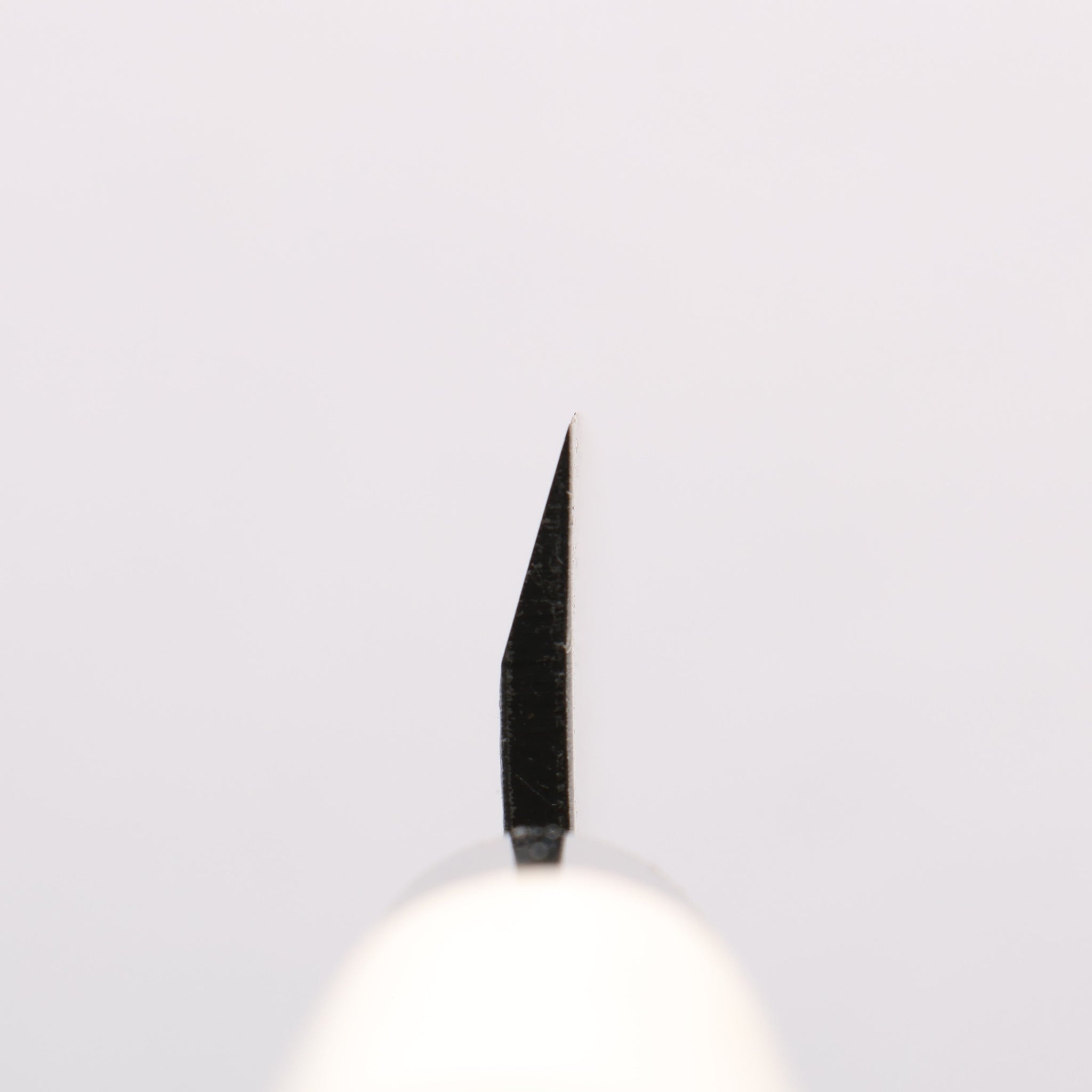 堺 孝行 青ニ鋼 黒仕上げ 縦筋 万能包丁 135mm 朴 (口輪：黒プラスチック)柄 - 清助刃物