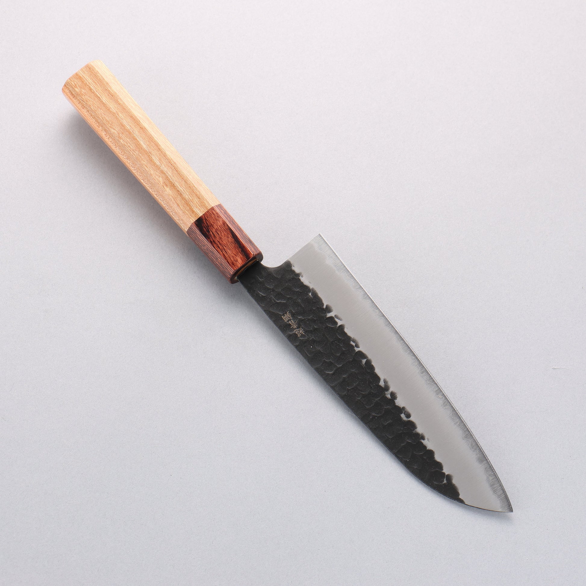 堺 孝行 青スーパー鋼 鎚目 黒仕上げ 三徳包丁 165mm ケヤキ柄 - 清助刃物