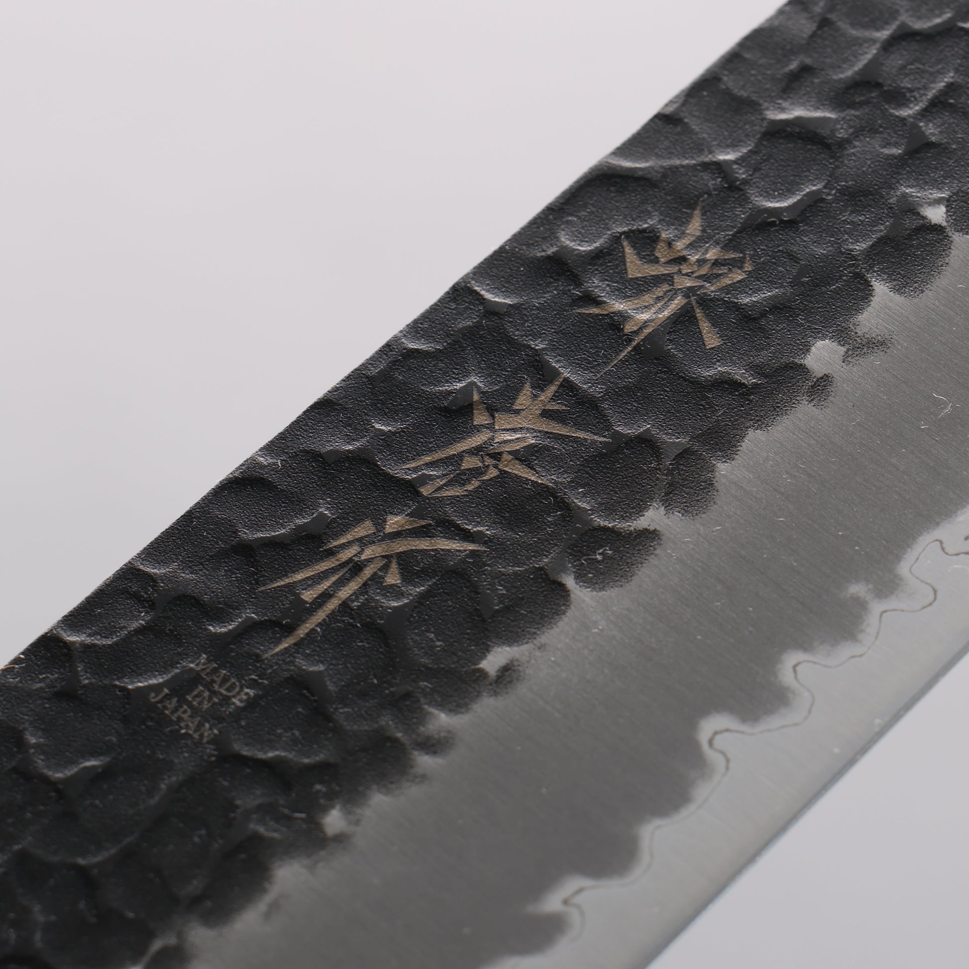 堺 孝行 青スーパー鋼 鎚目 黒仕上げ 牛刀包丁 240mm ケヤキ柄 - 清助刃物