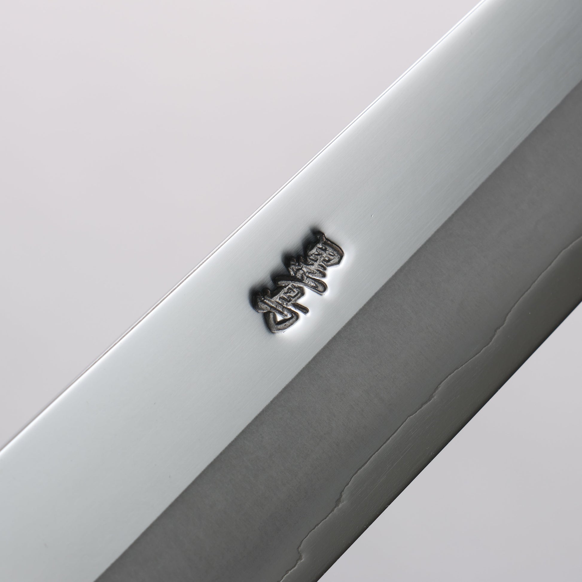黒鳥 銀三鋼 磨き仕上げ 筋引包丁 225mm ウォルナット柄 - 清助刃物
