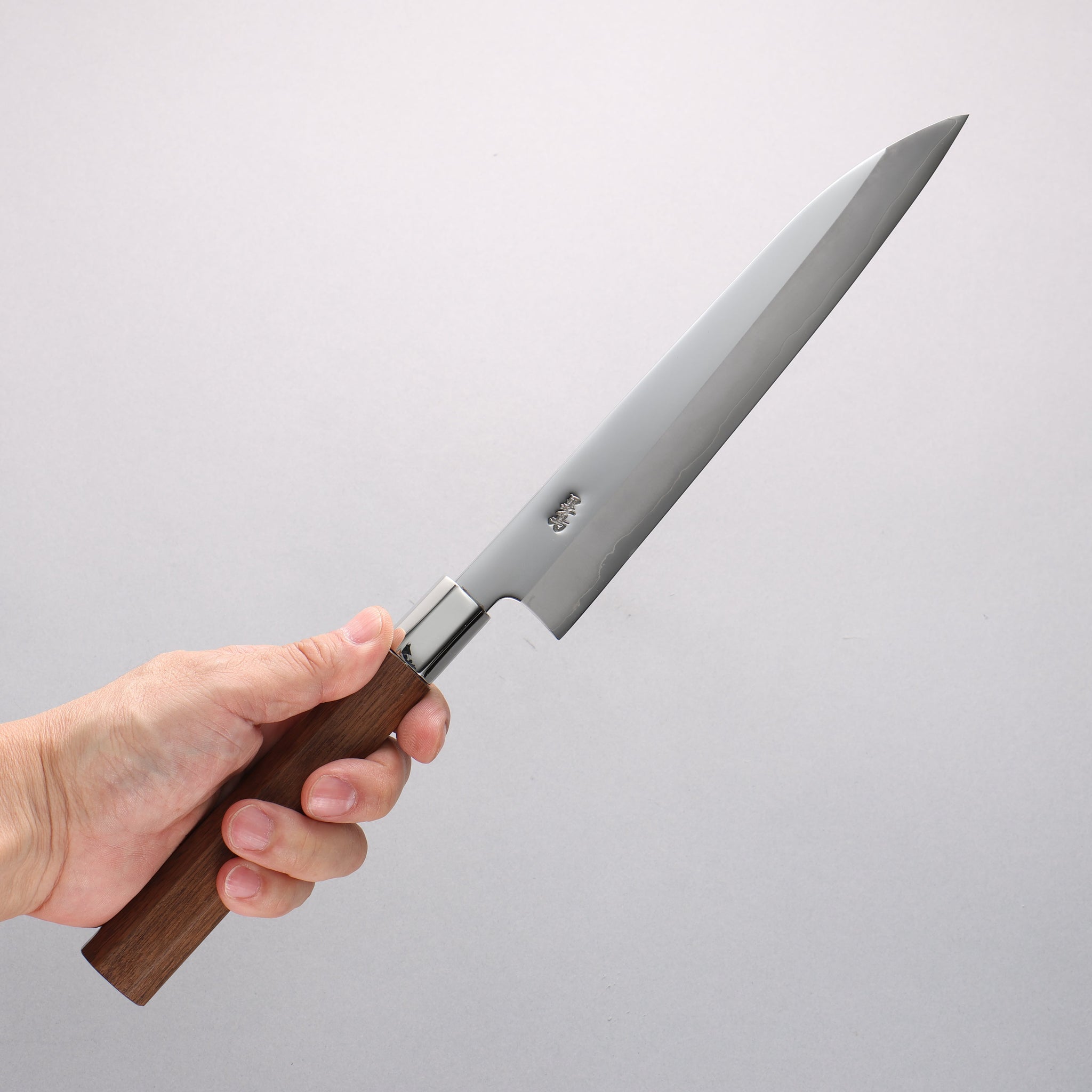 黒鳥 銀三鋼 磨き仕上げ 筋引包丁 210mm ウォルナット柄 - 清助刃物