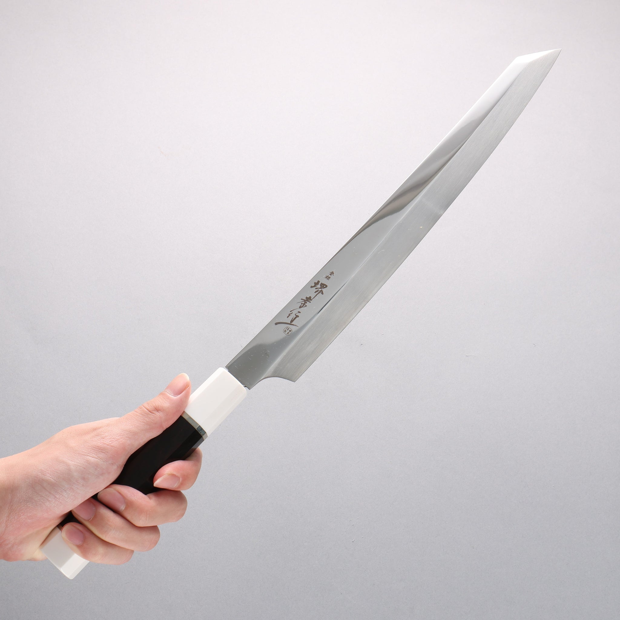 堺 孝行 銀龍 本焼 スウェーデン鋼 鏡面仕上げ 剣型柳刃包丁 300mm 黒檀柄 鞘付き - 清助刃物