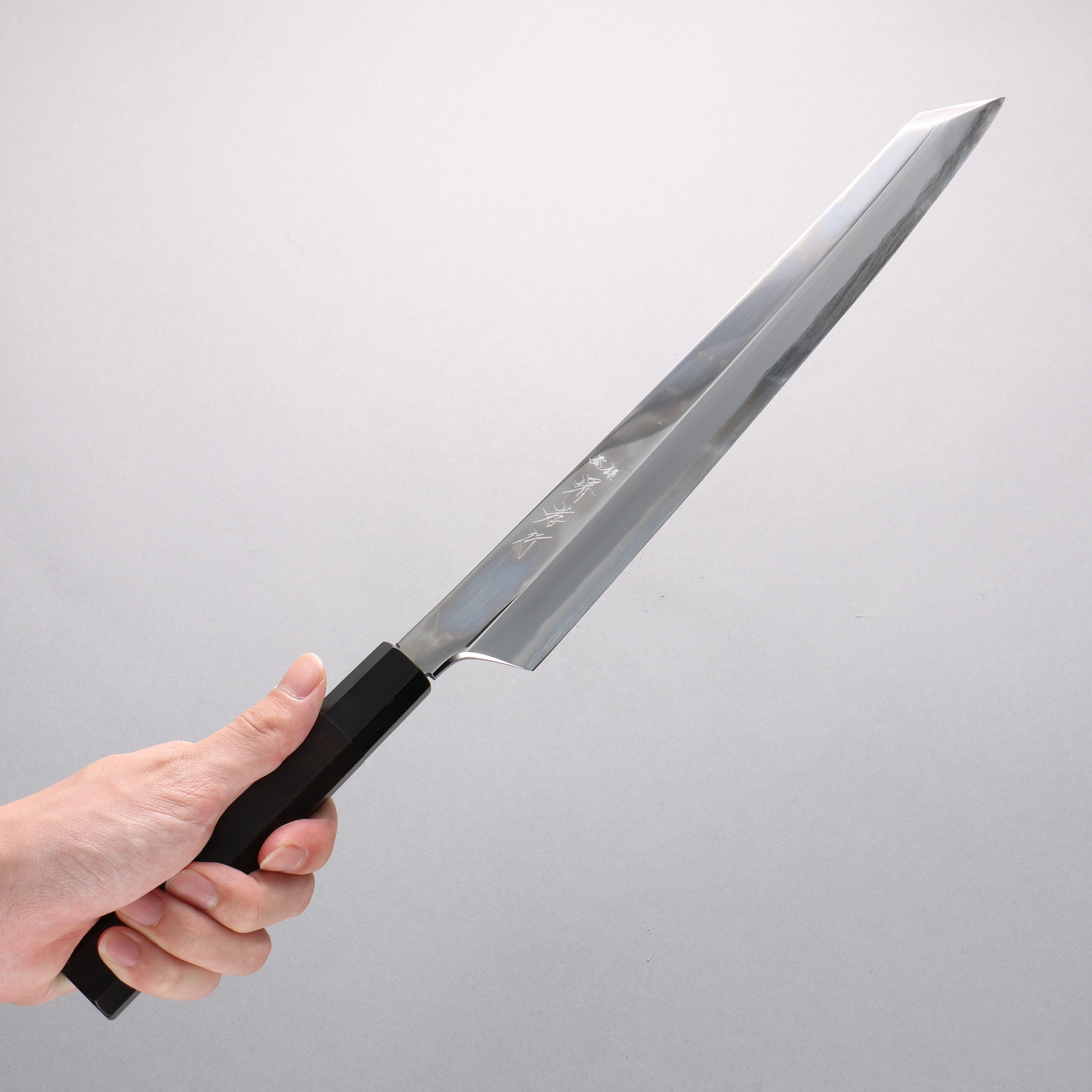 堺 孝行 飛燕 青ニ鋼 鏡面仕上げ 剣型柳刃包丁 300mm 黒檀柄 鞘付き - 清助刃物