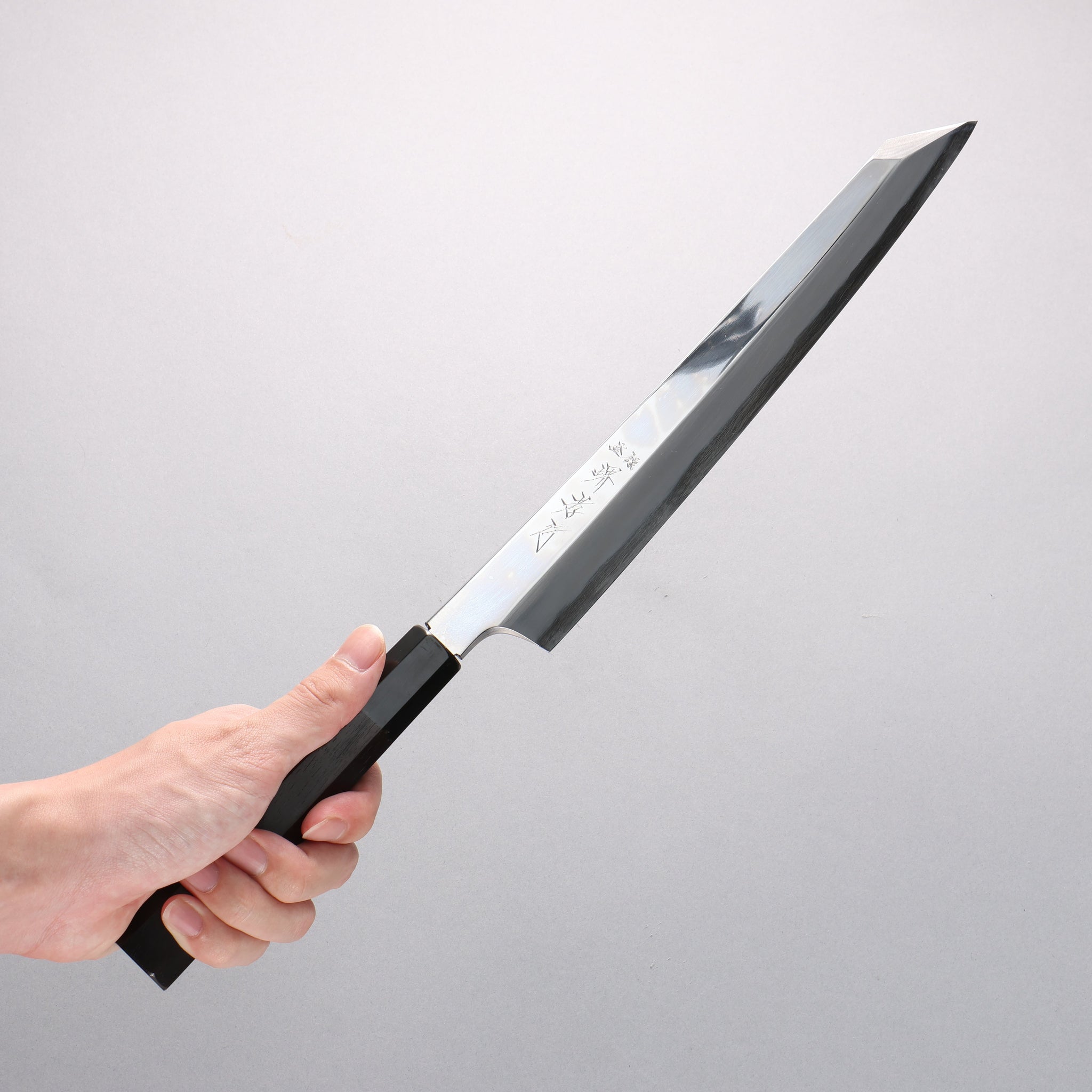 堺 孝行 飛燕 青ニ鋼 鏡面仕上げ 剣型柳刃包丁 270mm 黒檀柄 鞘付き - 清助刃物