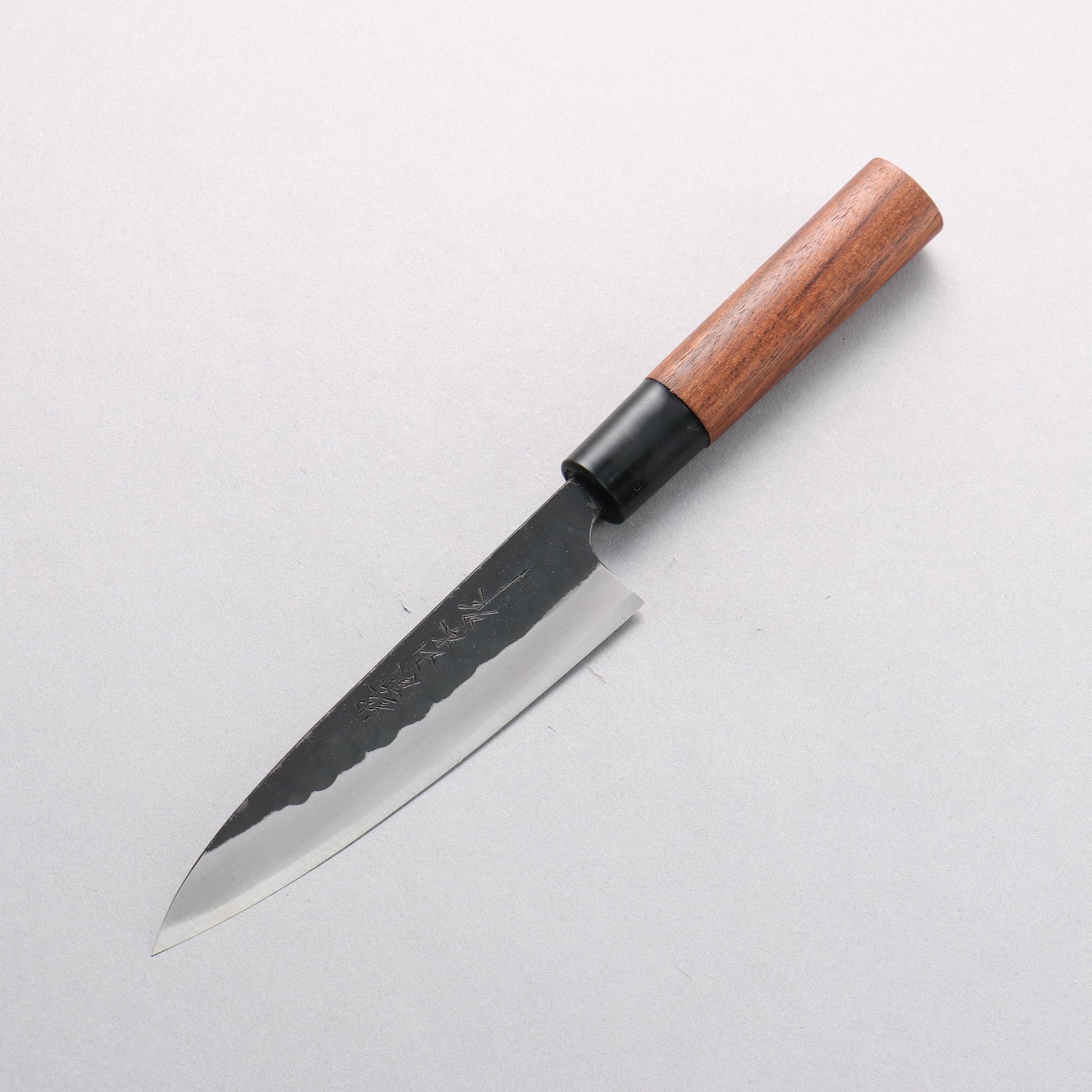 山本 直 安来青紙鋼 黒打 鎚目 ペティーナイフ 135mm ウォルナット柄 - 清助刃物