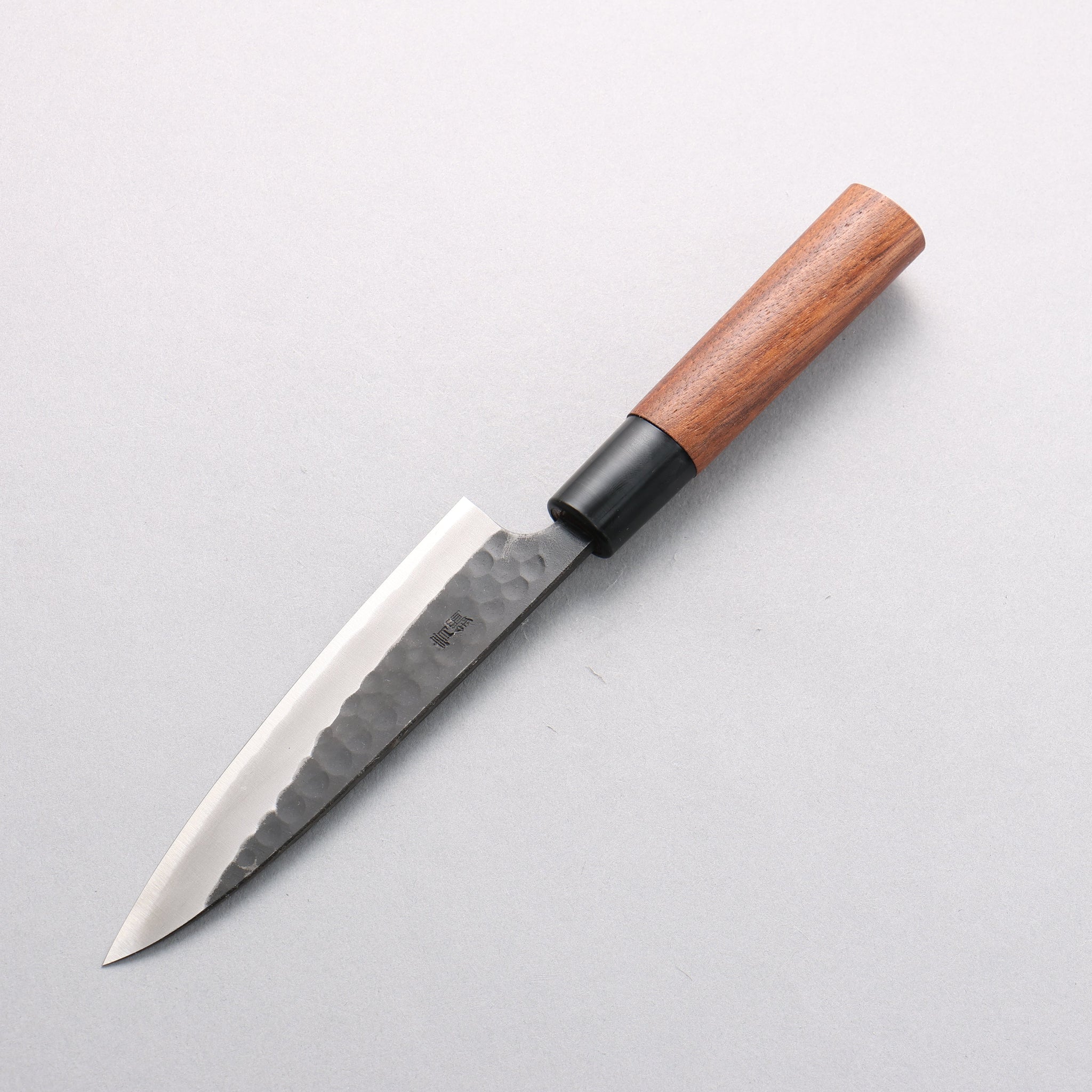 山本 直 安来青紙鋼 黒打 鎚目 ペティーナイフ 135mm ウォルナット柄 - 清助刃物