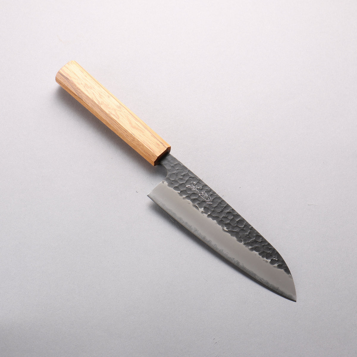 翁流 青スーパー鋼 鎚目 黒仕上げ 三徳包丁 165mm 樫柄 – 清助刃物 Japan