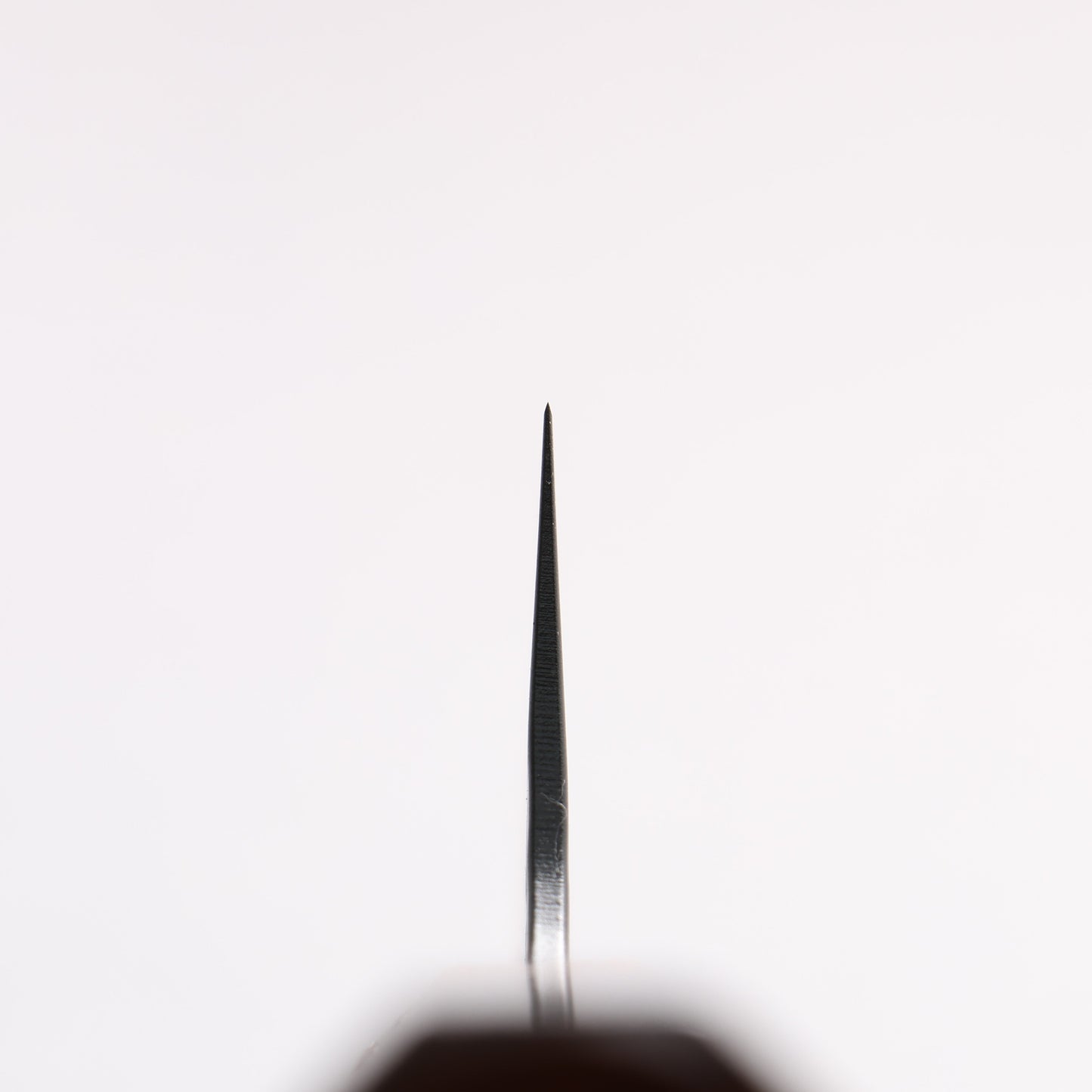 堺 孝行 黒影 V金10号 鎚目 テフロン加工 切付牛刀包丁 190mm 樫焼 漆塗り柄 - 清助刃物