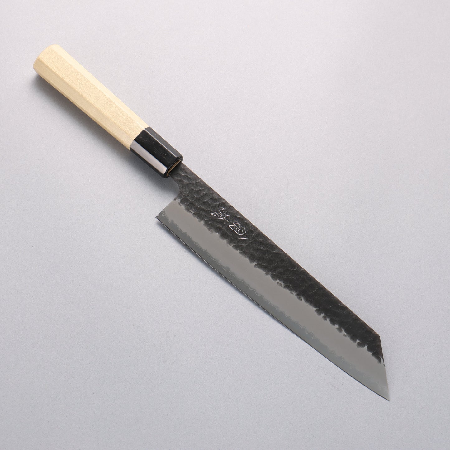 翁流 青スーパー鋼 鎚目 黒仕上げ 切付牛刀包丁 210mm 朴柄 - 清助刃物