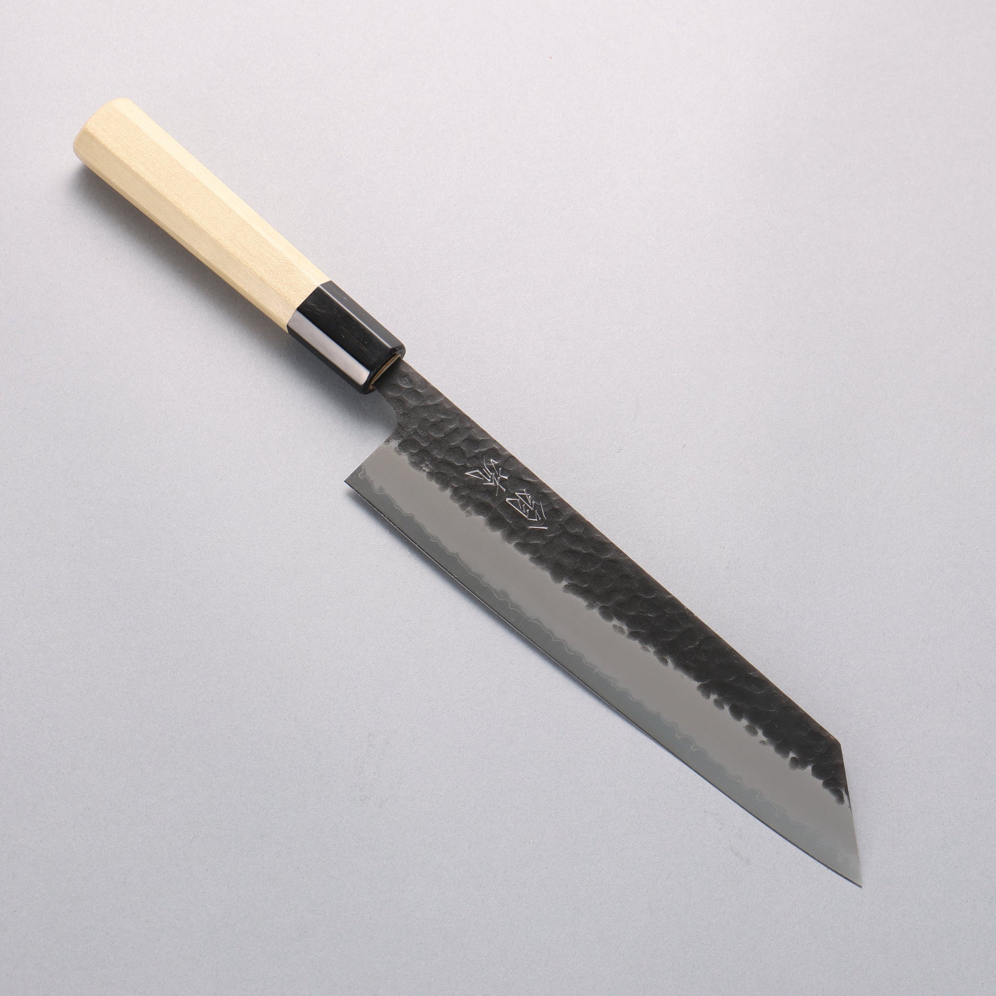 翁流 青スーパー鋼 鎚目 黒仕上げ 切付牛刀包丁 210mm 朴柄 - 清助刃物