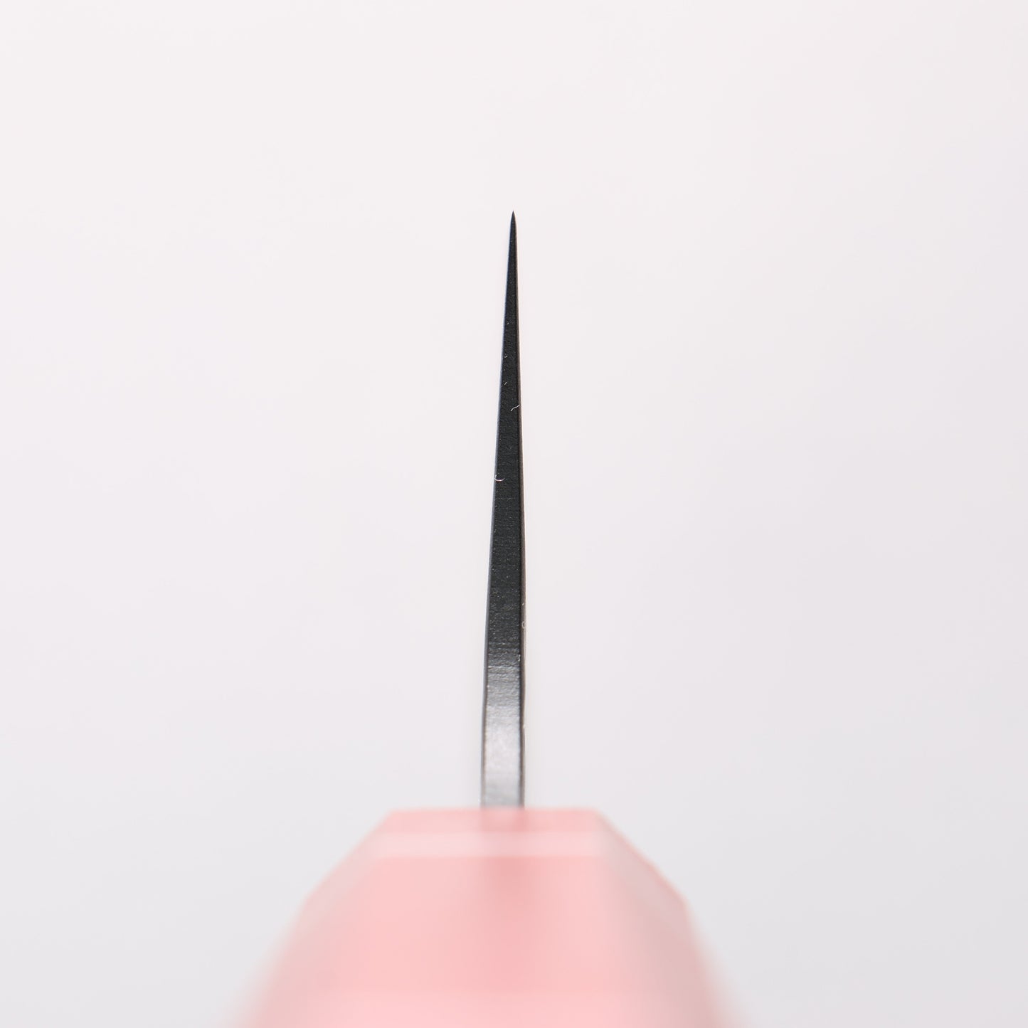 堺 孝行 黒影 V金10号 鎚目 テフロン加工 剣型牛刀包丁 190mm 樫の木漆塗り(皇赤)柄 - 清助刃物