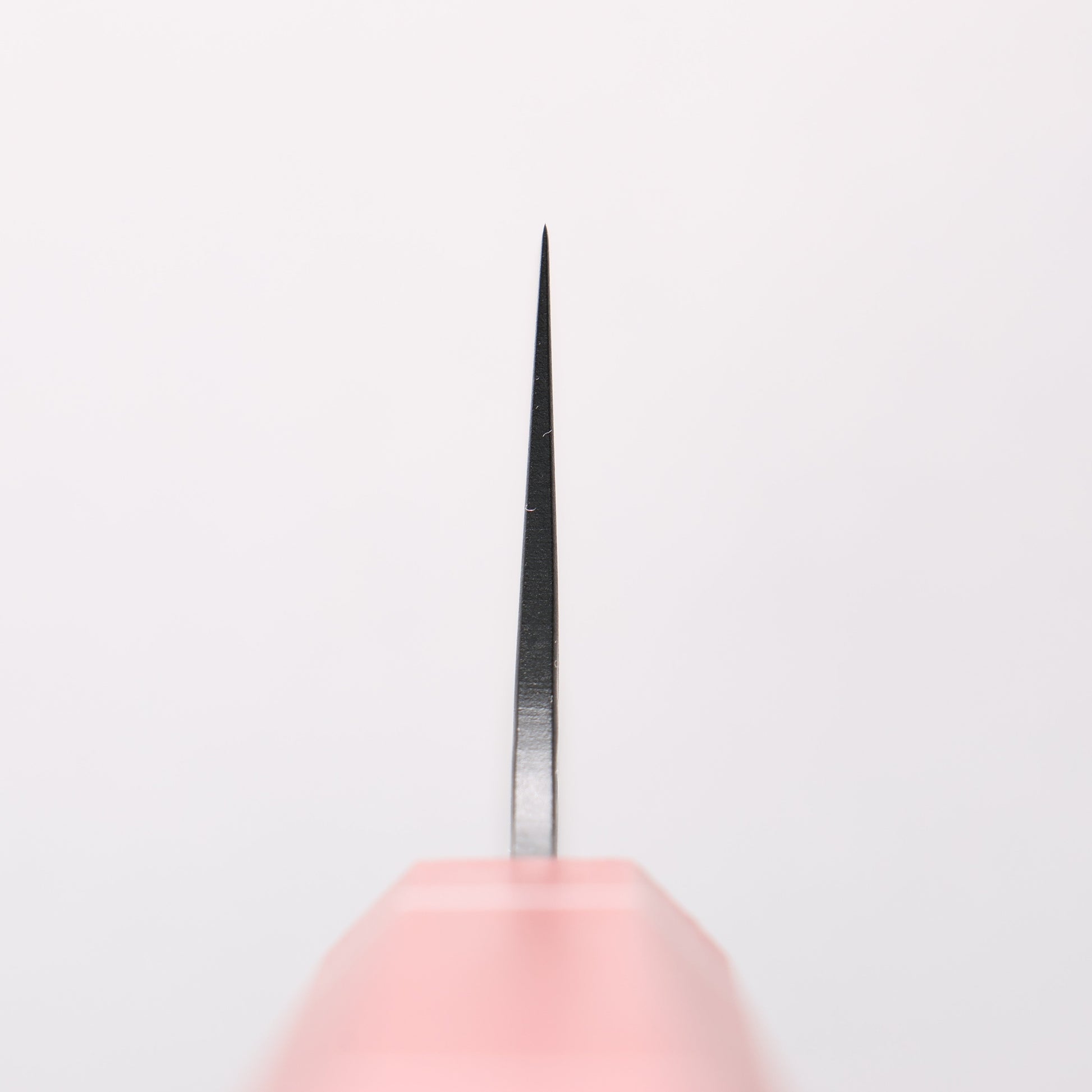 堺 孝行 黒影 V金10号 鎚目 テフロン加工 剣型牛刀包丁 190mm 樫の木漆塗り(皇赤)柄 - 清助刃物