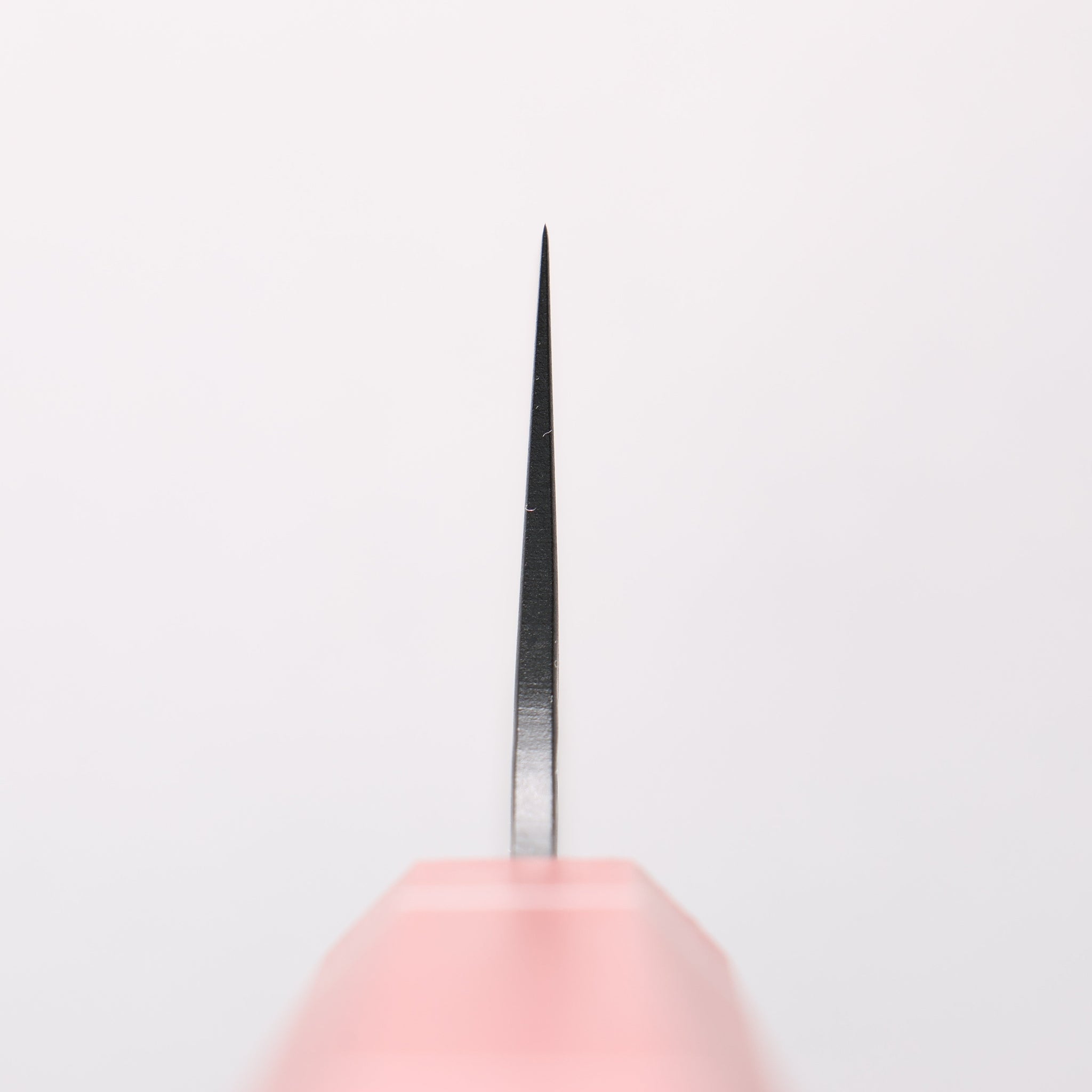 堺 孝行 黒影 V金10号 鎚目 テフロン加工 剣型牛刀包丁 190mm 樫の木漆塗り(皇赤)柄 - 清助刃物