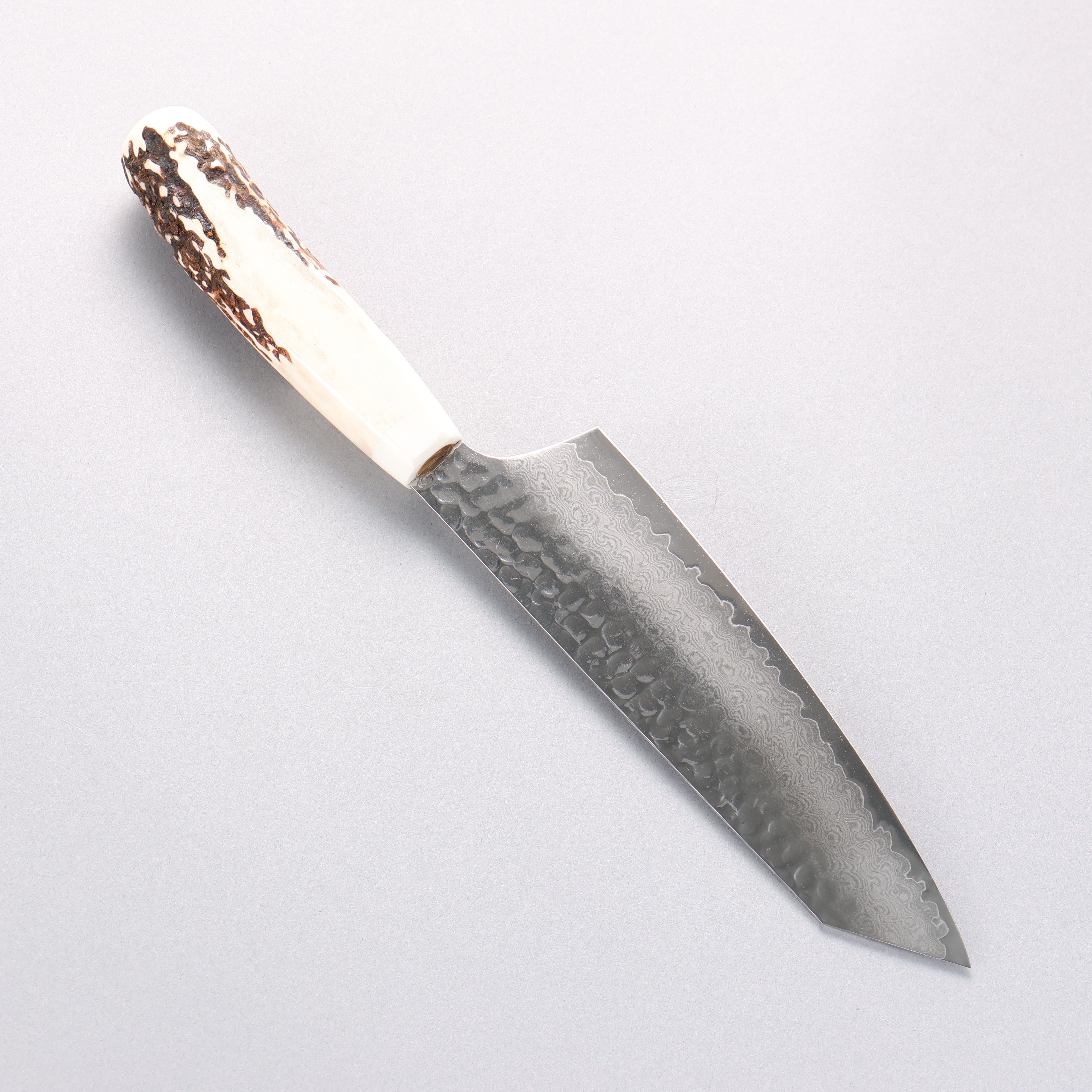 堺 孝行 V金10号 33層ダマスカス 剣型三徳包丁 160mm 牛骨柄 鞘付き - 清助刃物