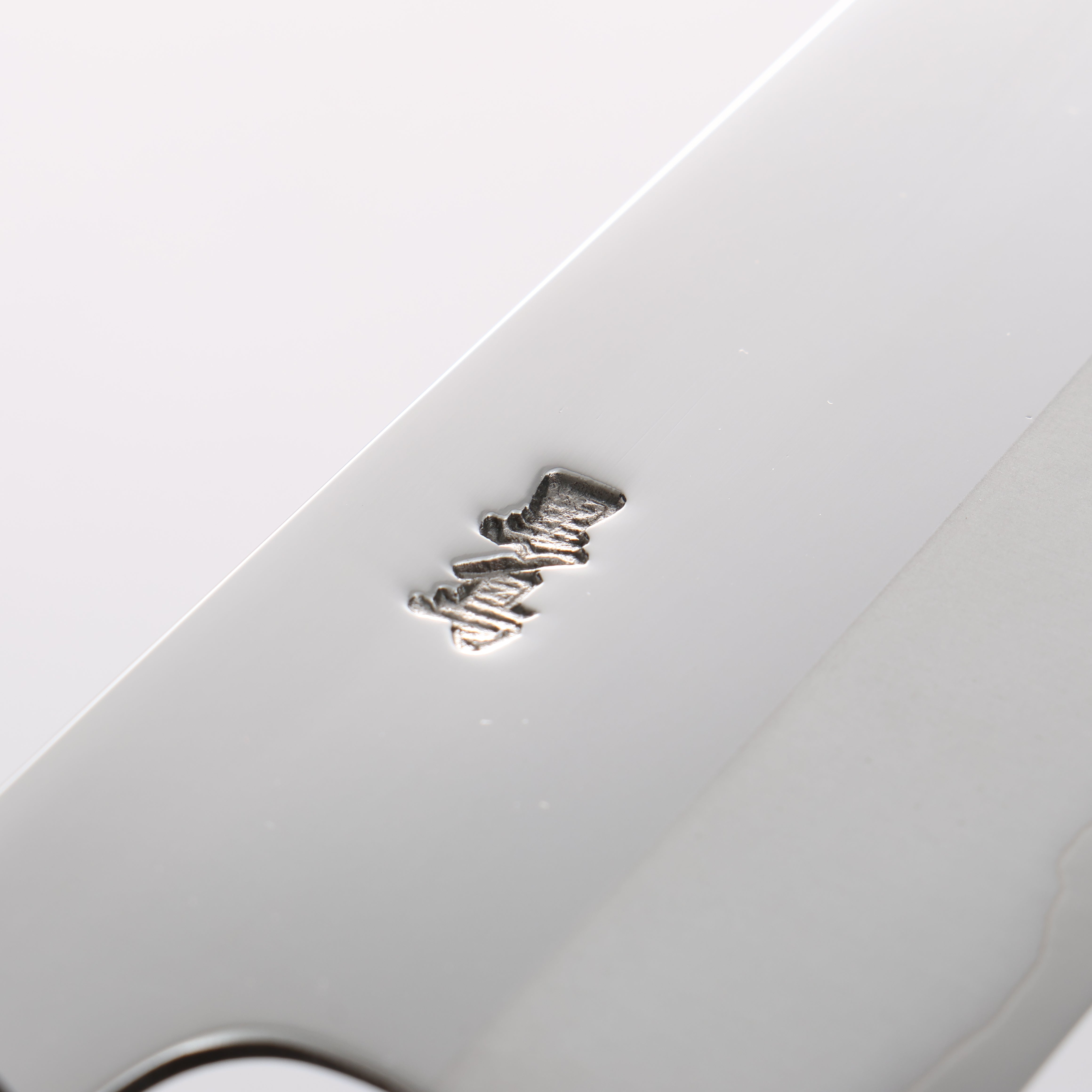 黒鳥 銀三鋼 磨き仕上げ 舟行包丁 180mm ウォルナット柄 - 清助刃物