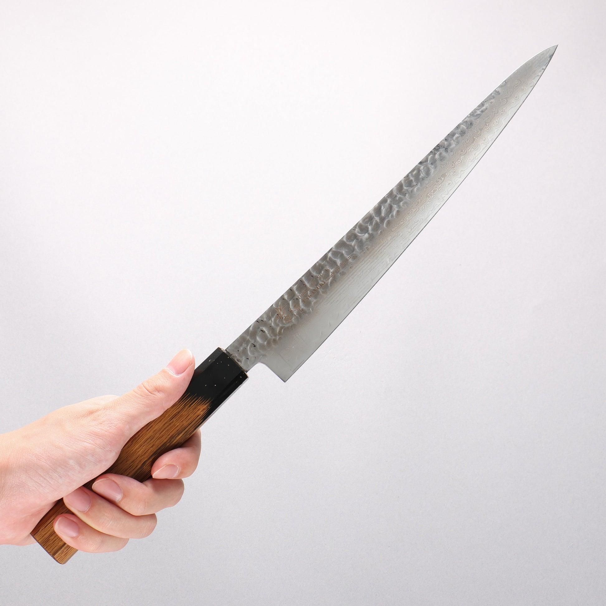 堺 孝行 V金10号 33層ダマスカス 筋引包丁 240mm 樫の木漆塗り(黒伸)柄 - 清助刃物