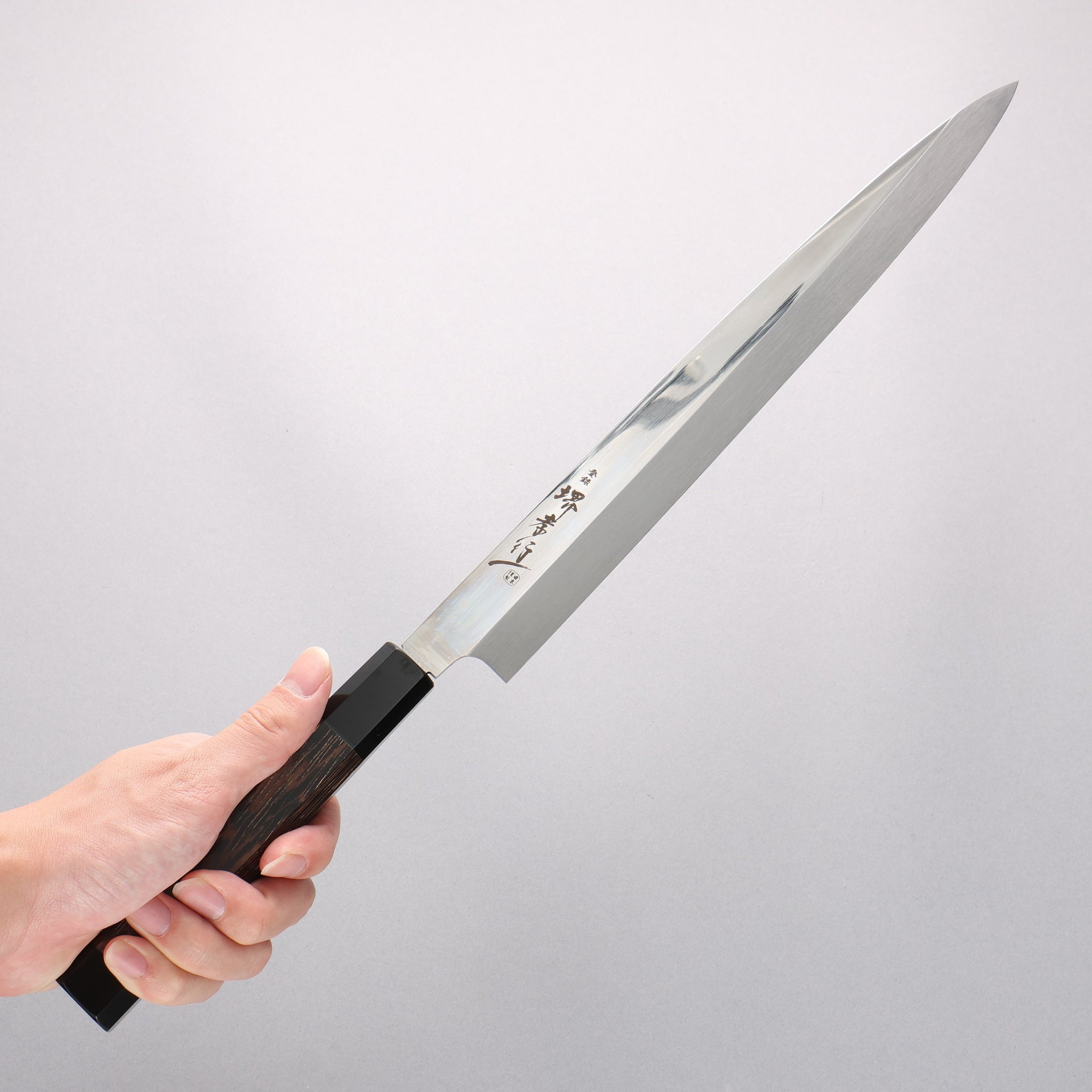 堺 孝行 銀龍 本焼 スウェーデン鋼 鏡面仕上げ 柳刃包丁 300mm ウェンジ(両側水牛リング付き）柄 鞘付き - 清助刃物