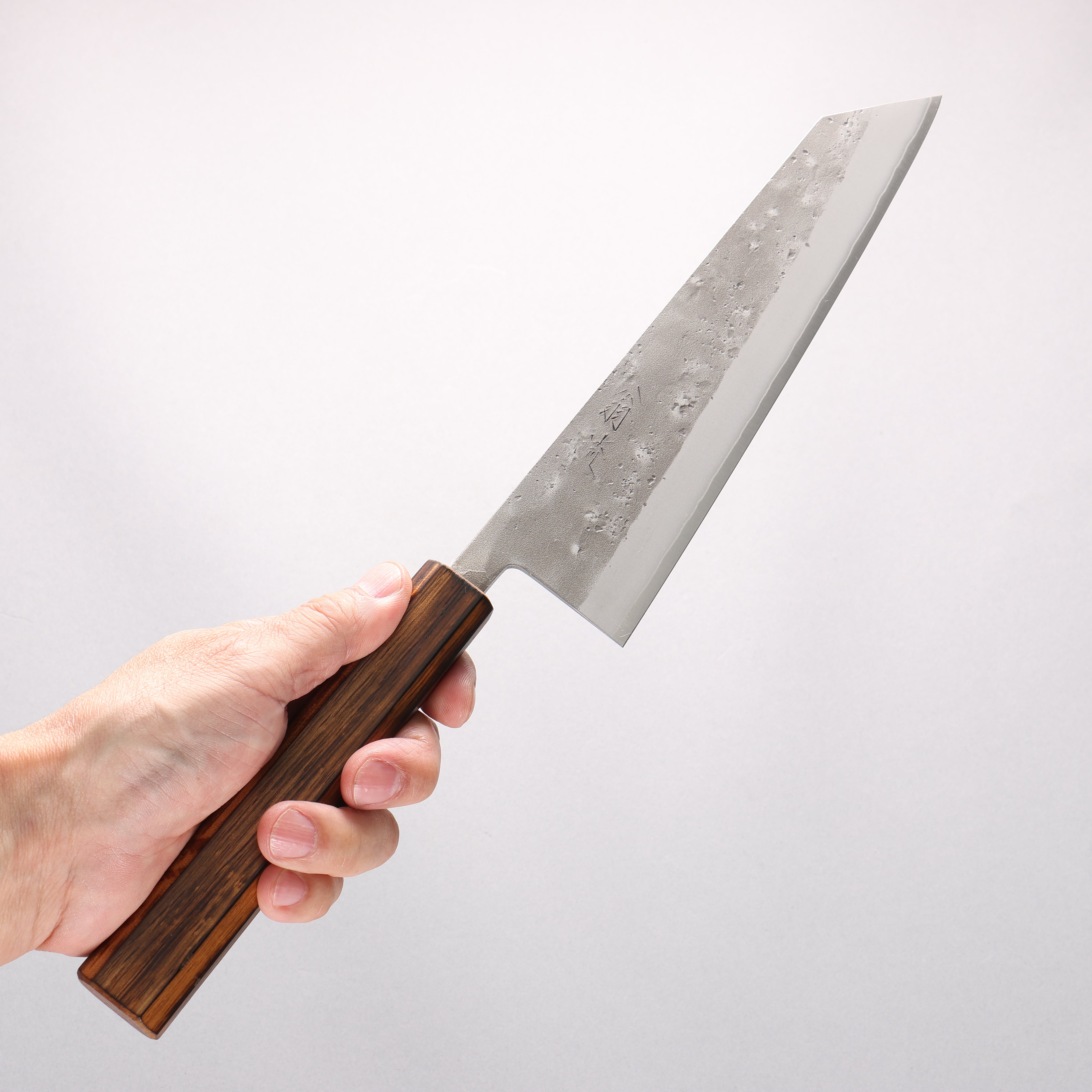 翁流 SLD鋼 梨地 切付牛刀包丁 200mm 樫　（煤黒）柄 