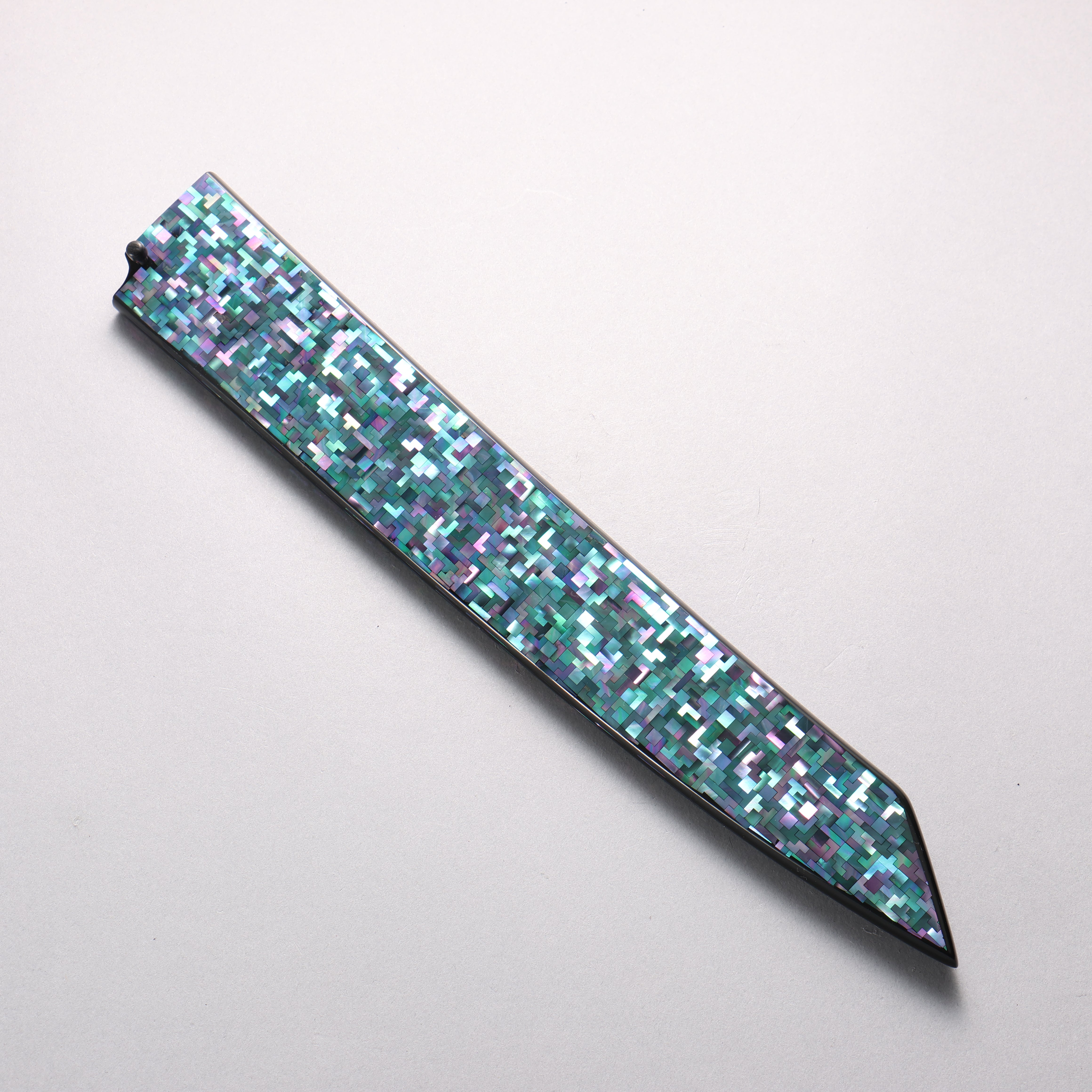 堺 孝行 本焼き 飛燕 V金10号 鏡面仕上げ 剣型柳刃包丁 300mm 黒漆塗り (螺鈿)柄 鞘付き Tetris Pattern MOP inlay (テトリス調螺鈿)