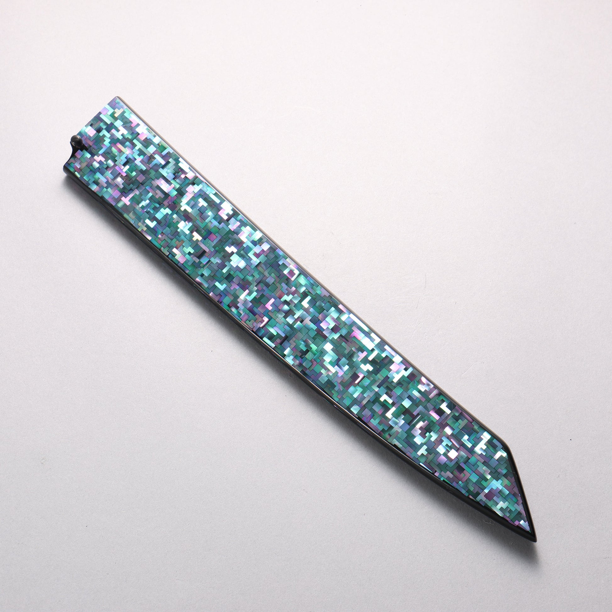 堺 孝行 本焼き 飛燕 V金10号 鏡面仕上げ 剣型柳刃包丁 300mm 黒漆塗り (螺鈿)柄 鞘付き Tetris Pattern MOP inlay (テトリス調螺鈿)