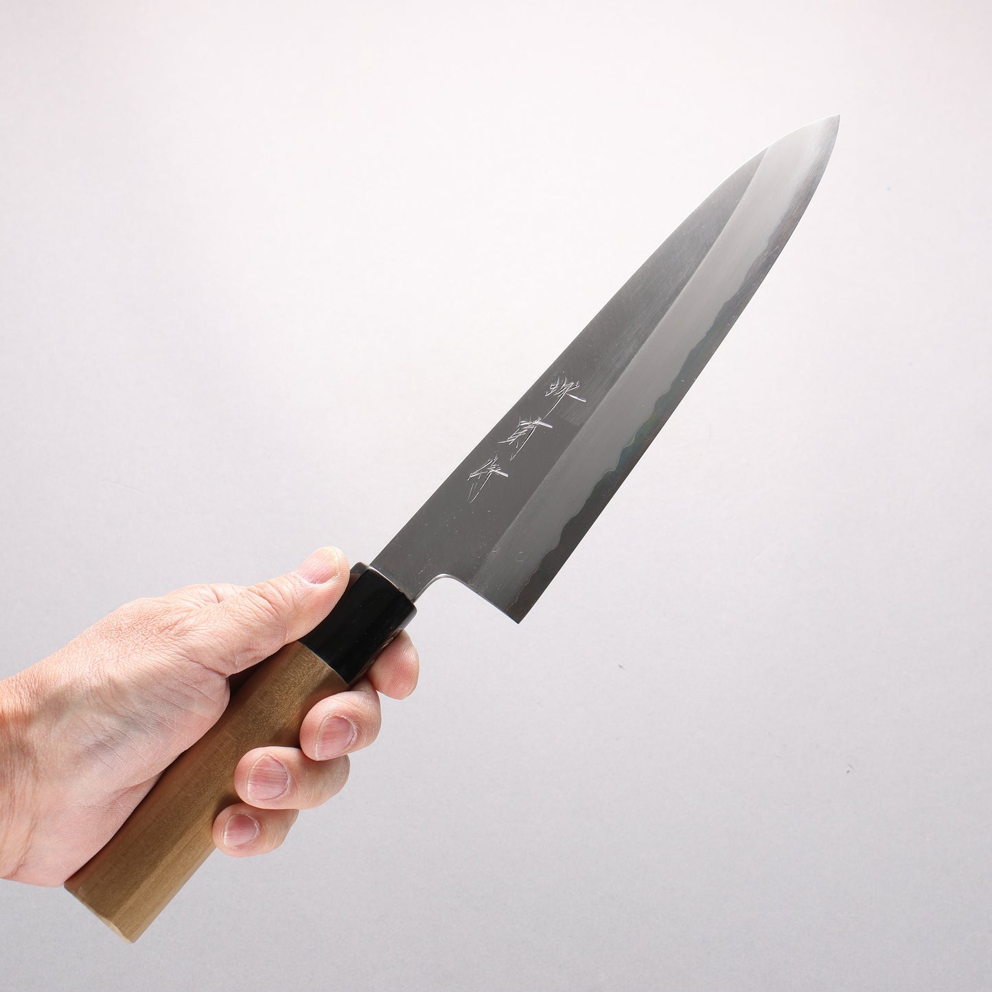 堺 菊守 白一鋼 牛刀包丁 210mm 朴 (口輪：水牛)柄