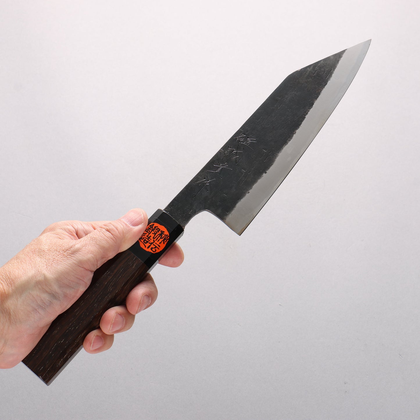 田中 誠貴 鉄火 青ニ鋼 黒打 鎚目(角) 切付三徳包丁 165mm ウォルナット柄 - 清助刃物