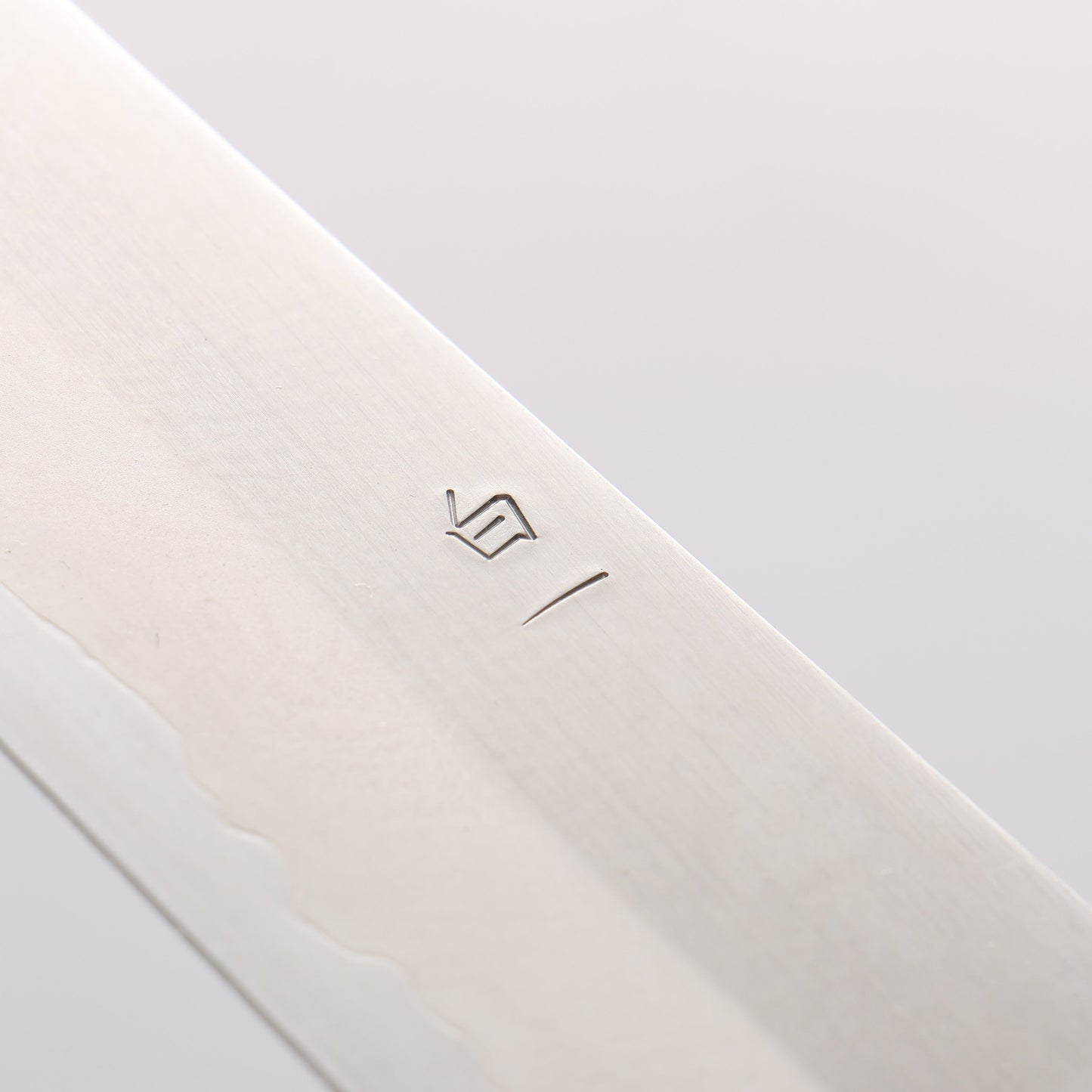 翁流 白一鋼 筋引包丁 240mm ケヤキ柄 - 清助刃物