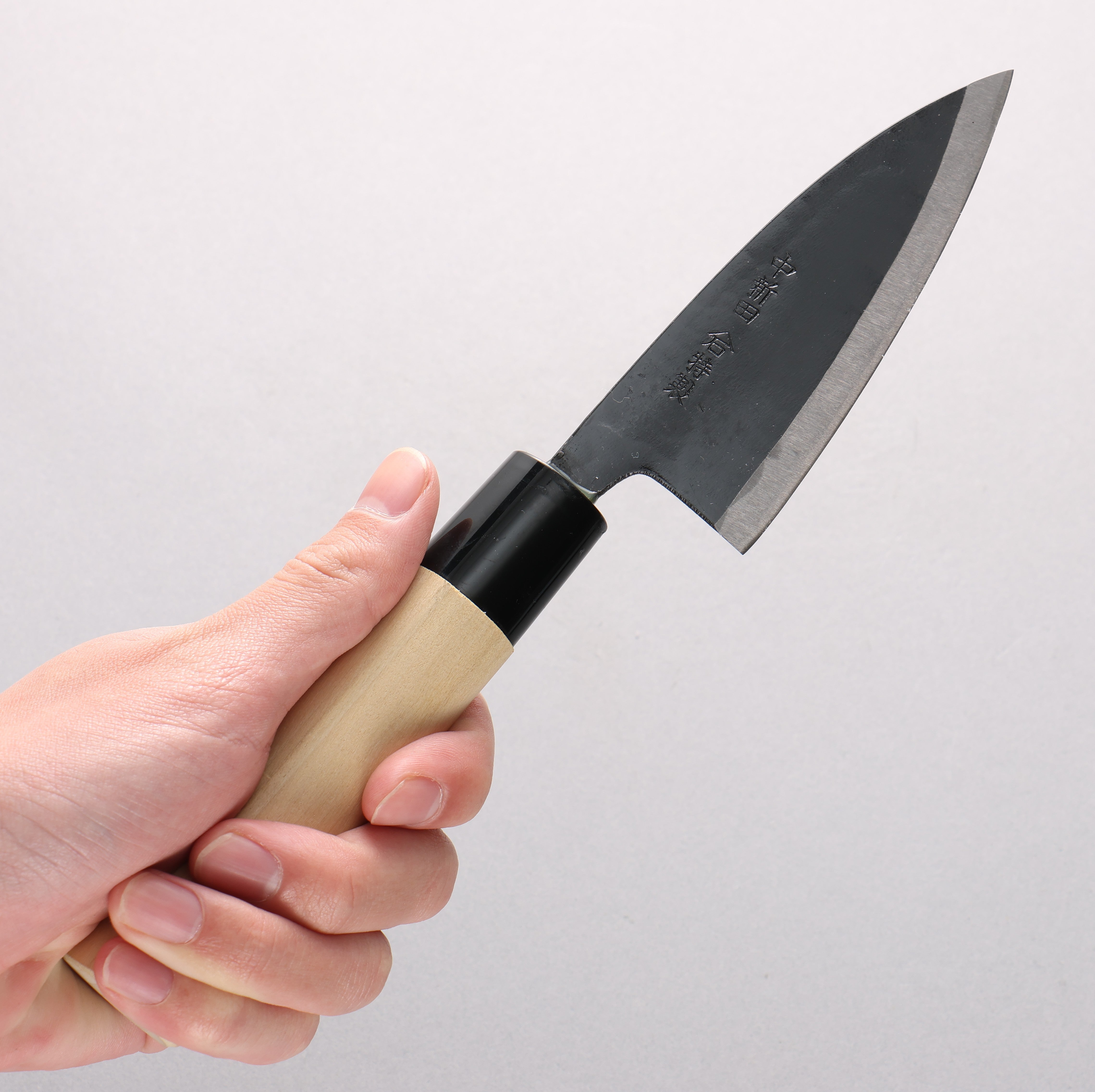 中新田 白ニ鋼 黒 出刃包丁 105mm 朴柄 – 清助刃物 Japan