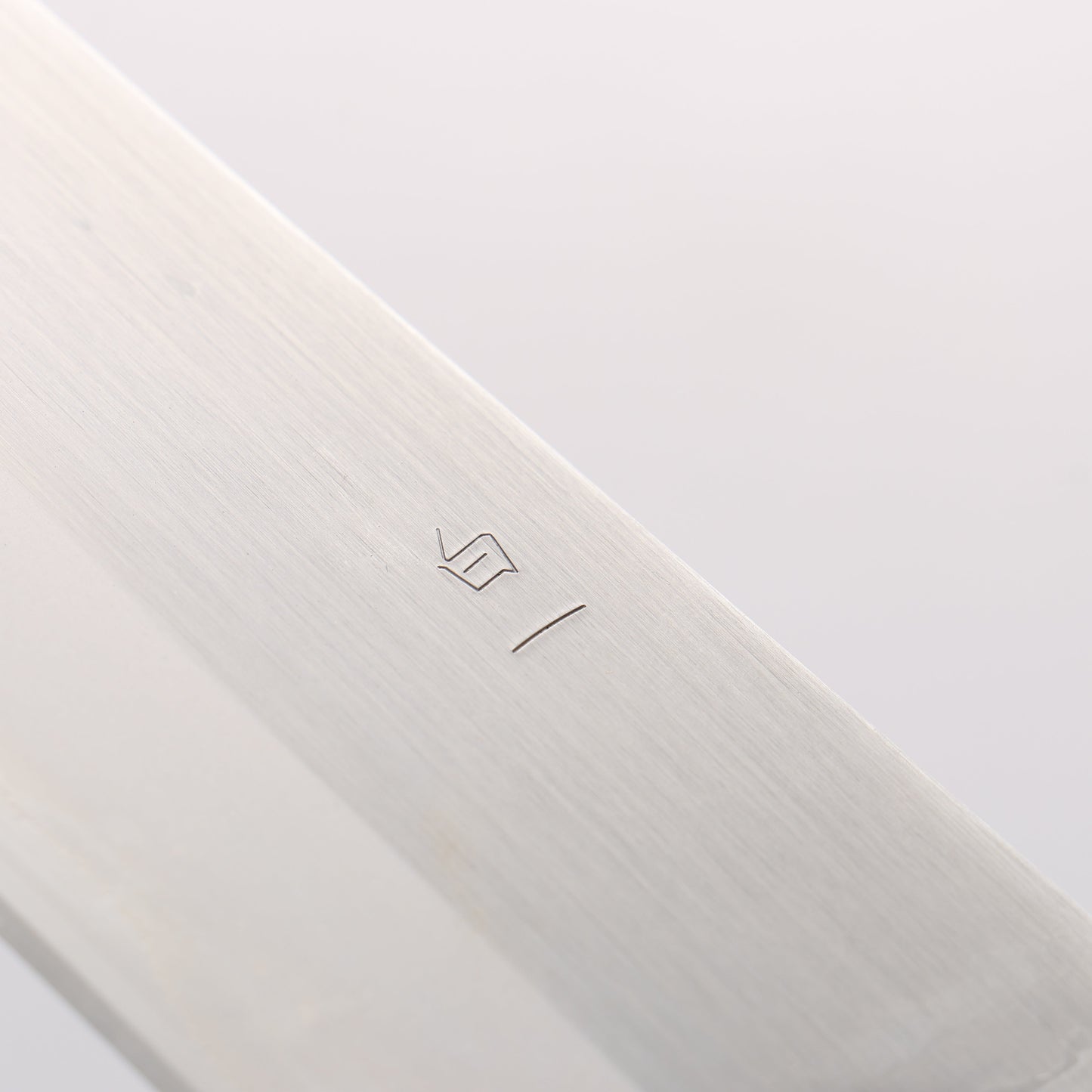 翁流 白一鋼 切付牛刀包丁 210mm ケヤキ柄 - 清助刃物