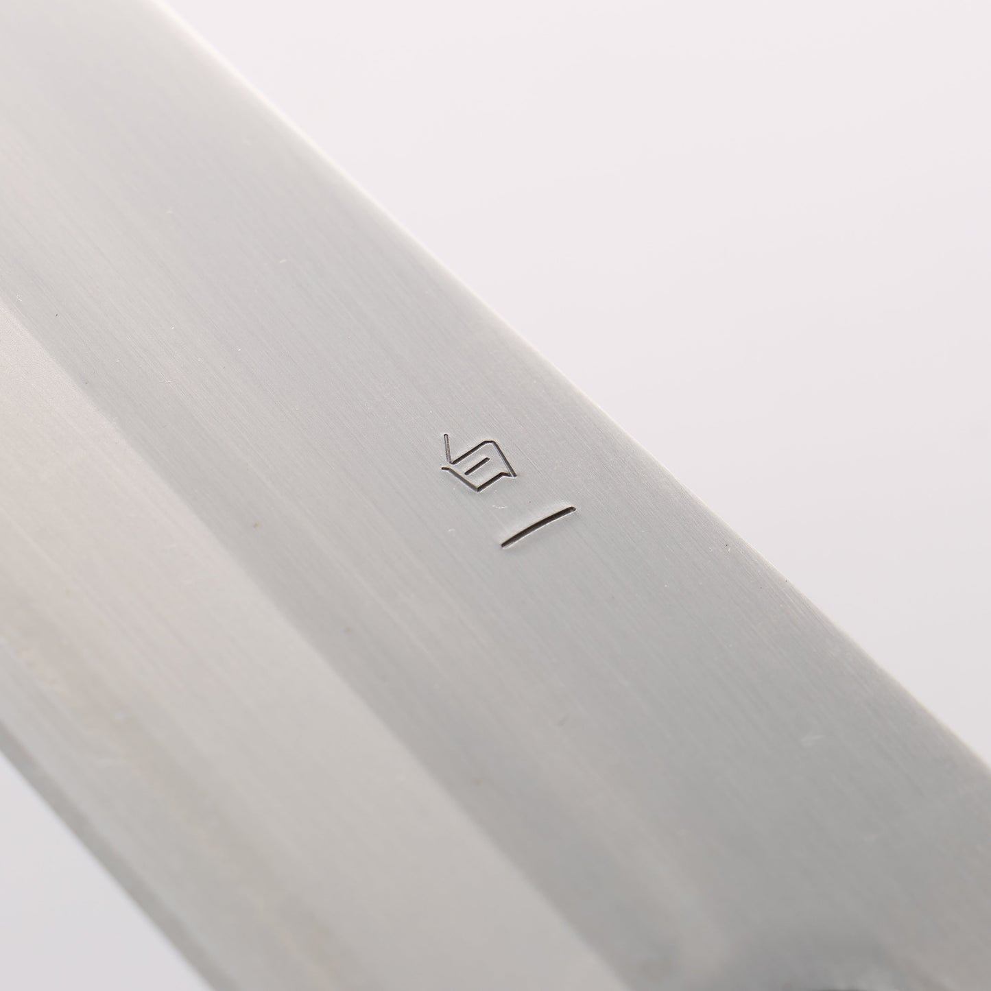 翁流 白一鋼 牛刀包丁 210mm ケヤキ柄 - 清助刃物