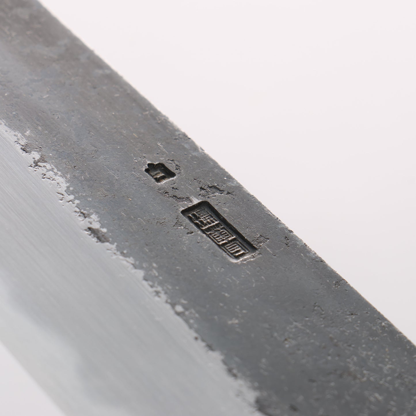 菊月 白ニ鋼 黒仕上げ 切付三徳包丁  180mm 朴柄