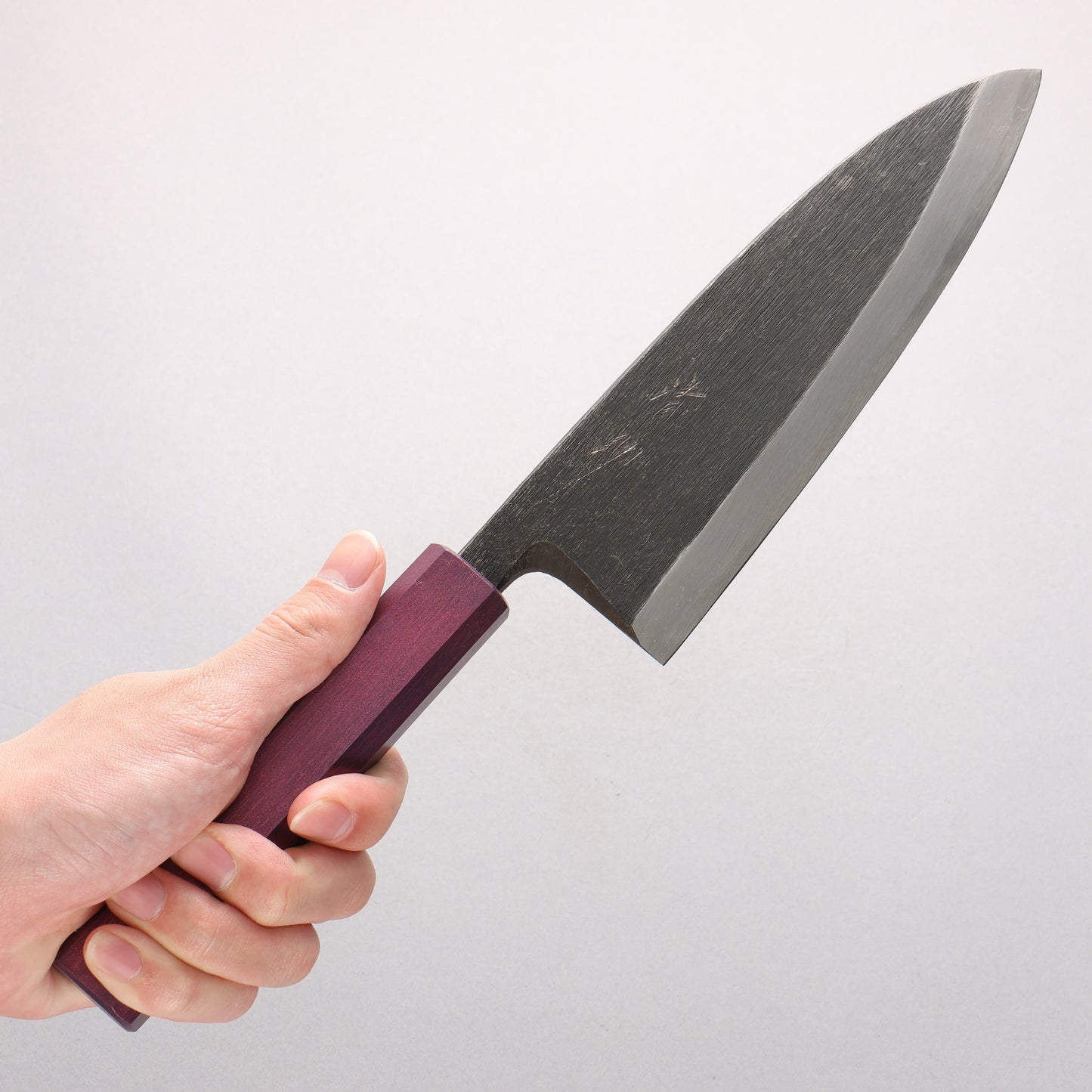 清助 白ニ鋼 黒打 出刃包丁 180mm 漆塗パープル柄 - 清助刃物