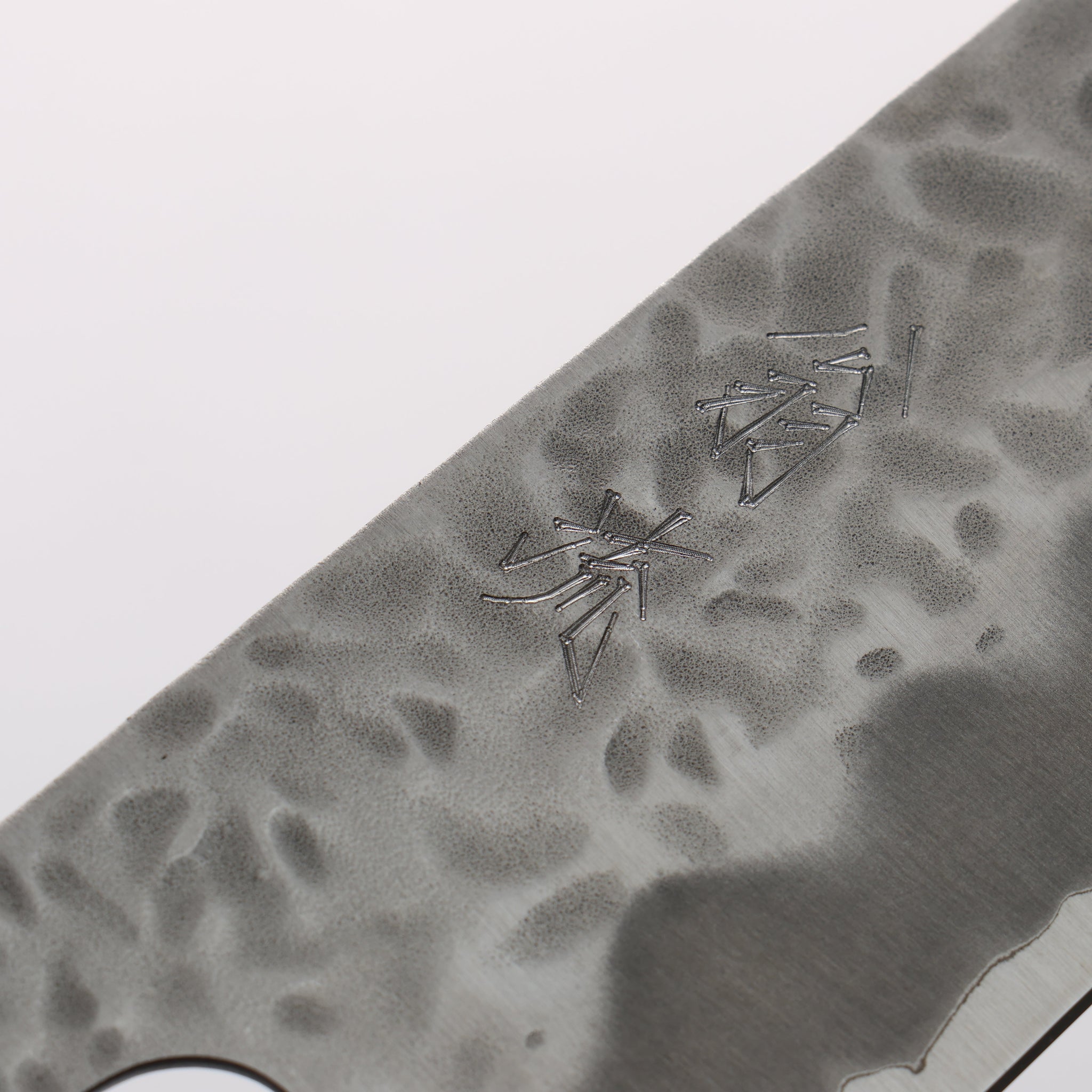 翁流 白一鋼 鎚目 牛刀包丁 210mm 樫柄 - 清助刃物