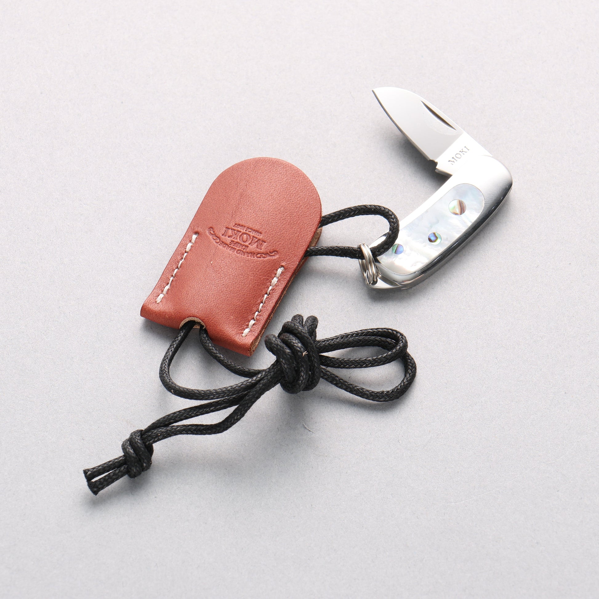 Moki Mini Pendant Pocket Knife w/ White Mother of Pearl and Abalone Circles - 清助刃物