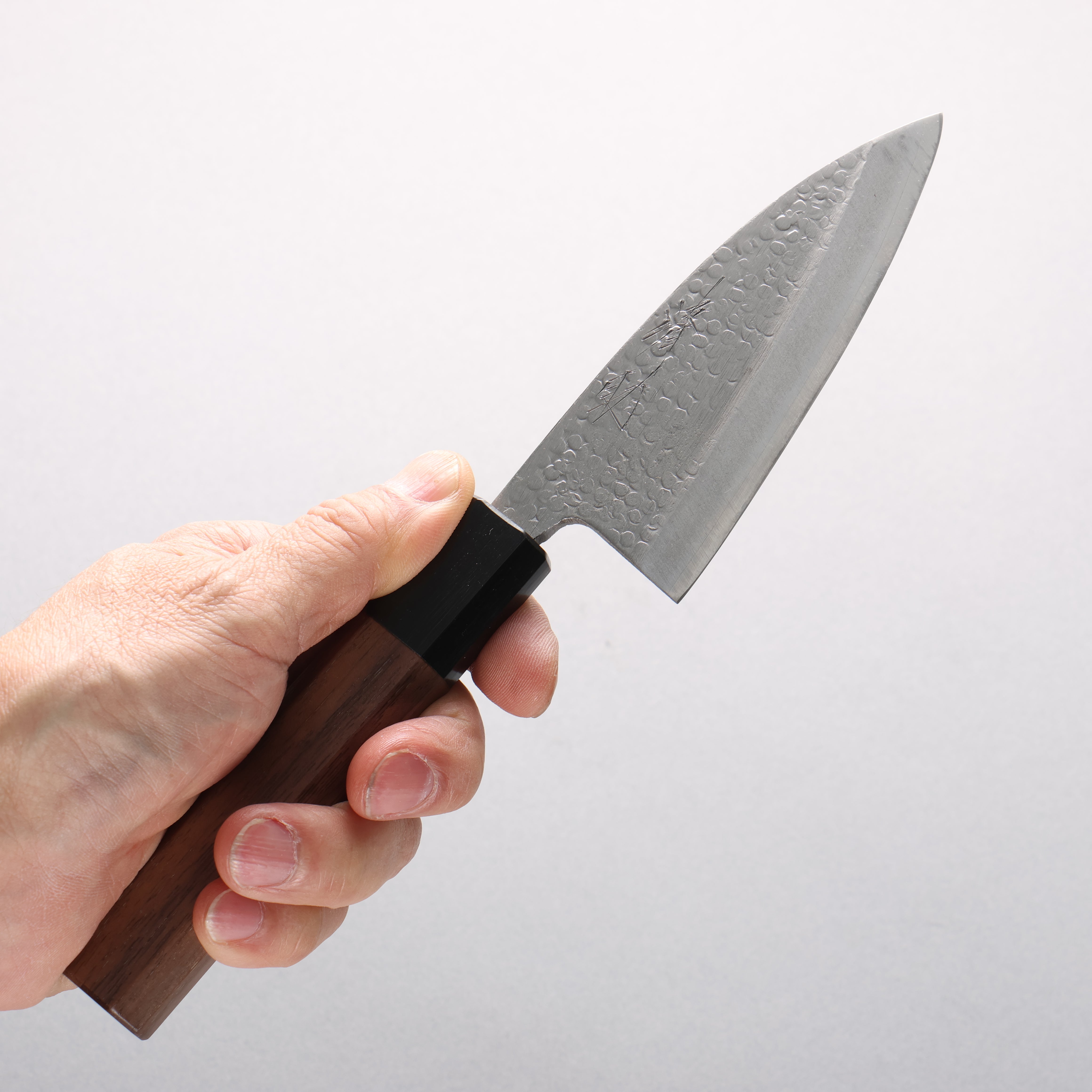 清助 銀三鋼 鎚目(丸) 鯵切り包丁 105mm ウォルナット柄