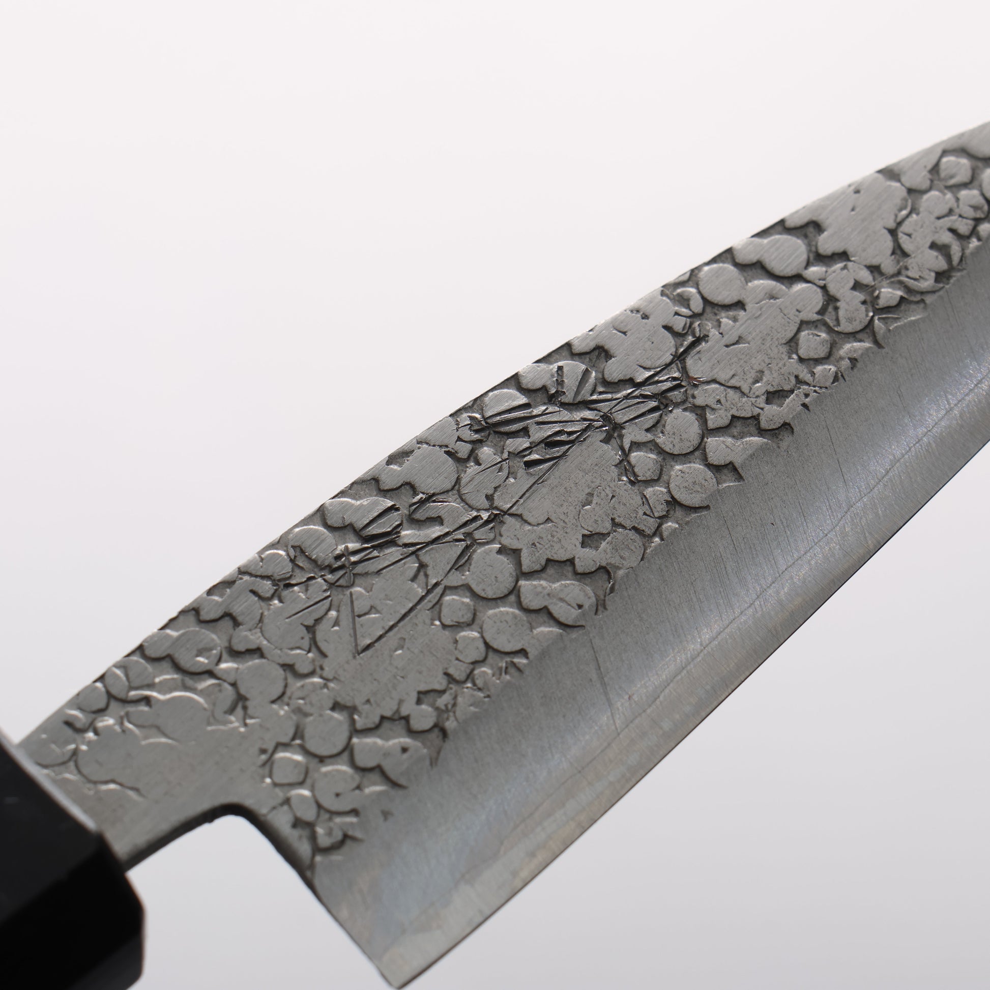 清助 銀三鋼 鎚目(丸) 鯵切り包丁 90mm ウォルナット柄 - 清助刃物