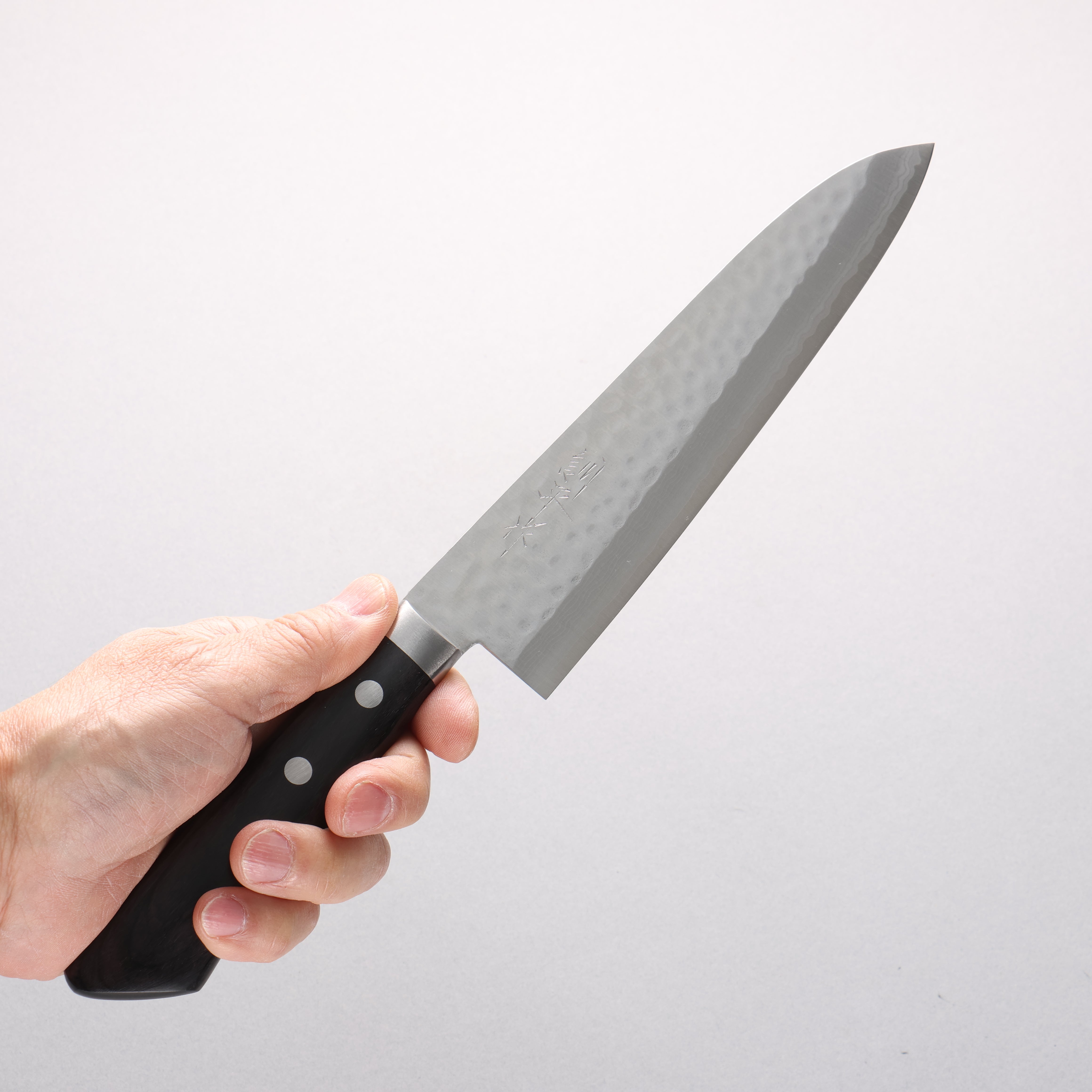 訓平 刻流（こくりゅう） V金10号 鎚目 ダマスカス 牛刀包丁 180mm 黒合板柄 - 清助刃物