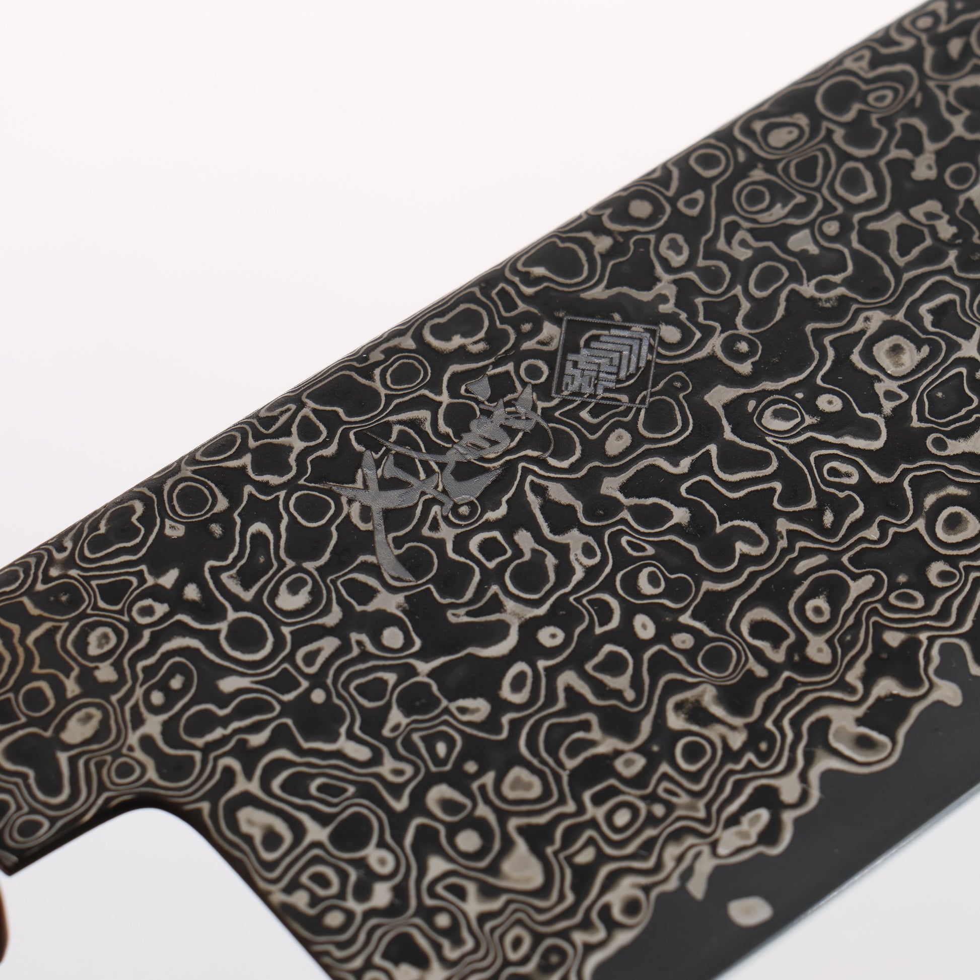 寛丈 SG2 黒ダマスカス 切付三徳包丁 180mm 茶スタビライズドウッド (銀リング)柄 - 清助刃物