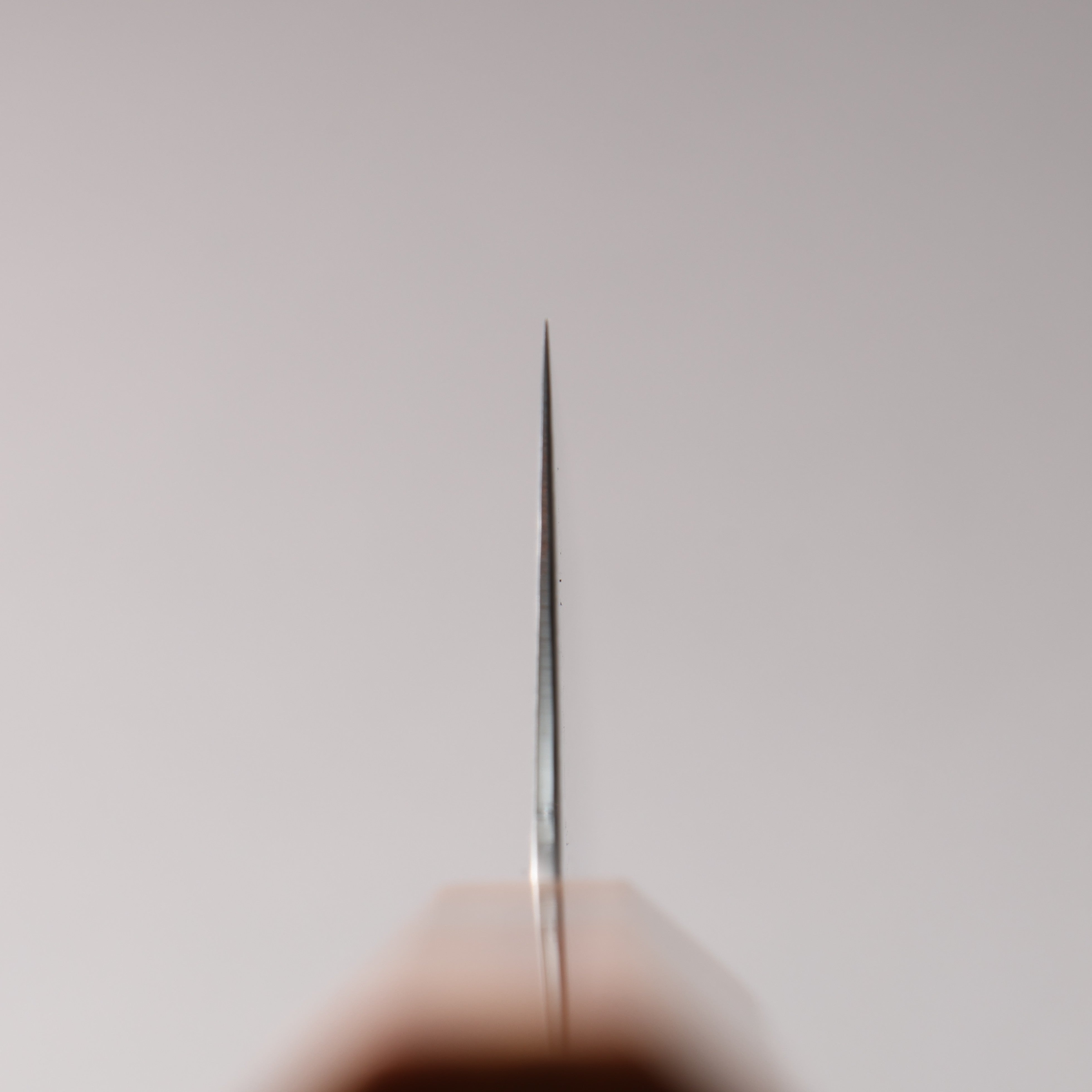 寛丈 SG2 ダマスカス 磨き仕上げ 切付三徳包丁 180mm 茶スタビライズドウッド (銀リング)柄 - 清助刃物