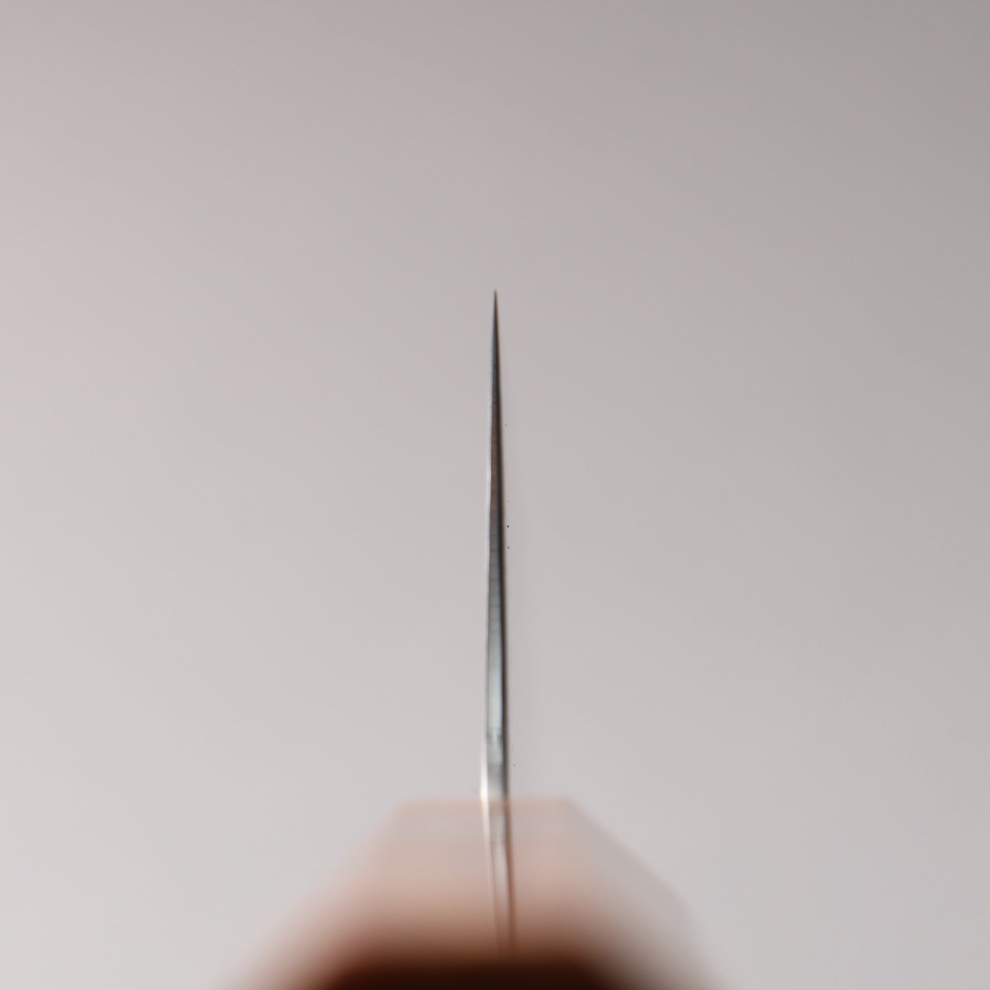 寛丈 SG2 ダマスカス 磨き仕上げ 切付三徳包丁 180mm 茶スタビライズドウッド (銀リング)柄 - 清助刃物